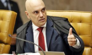 "Decisão de Moraes no STF: Acordos Polêmicos em Caso de Suposto Golpe Levantam Questionamentos"