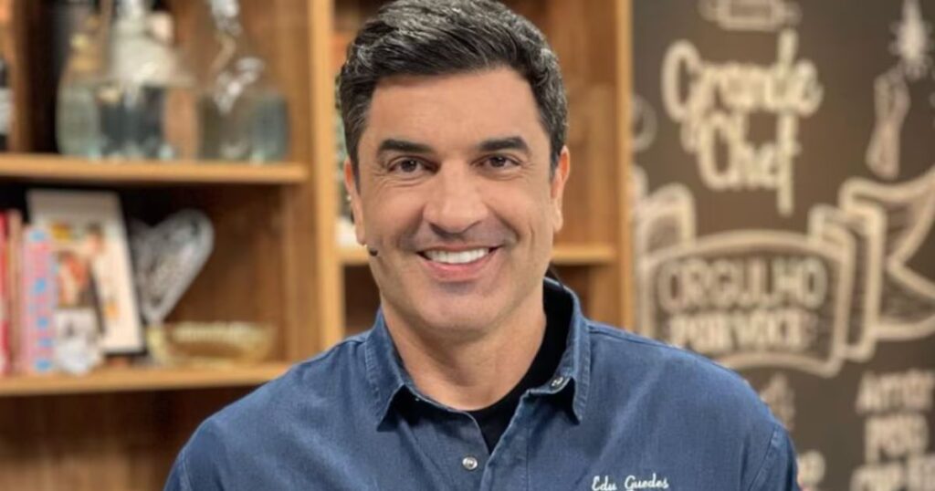 De acordo com o site Minha Fofoca, a apresentadora Ana Hickmann expressou recentemente seu desejo de aumentar a família. Em uma entrevista, Ana revelou que ela e seu marido, Alexandre Corrêa, estão considerando a possibilidade de ter mais filhos. A publicação destaca que o casal, que já é pai de Alexandre Júnior, está animado com a ideia de expandir a família. Ana, que sempre foi aberta sobre sua vida pessoal, compartilhou que a maternidade é uma experiência que ela valoriza profundamente e que gostaria de vivenciar novamente. Além dos planos de aumentar a família, Ana Hickmann também revelou, segundo o site, seus planos para um casamento religioso em 2026. A apresentadora e Alexandre Corrêa já são casados no civil há muitos anos, mas agora desejam oficializar a união também na igreja. A publicação informa que o casal está planejando uma cerimônia especial para celebrar esse momento significativo em suas vidas. Ana mencionou que o casamento religioso é um sonho antigo e que está ansiosa para realizá-lo, destacando a importância desse rito para ela e sua família. O site Minha Fofoca também menciona que Ana Hickmann tem compartilhado esses planos com amigos próximos e familiares, que estão igualmente entusiasmados com as novidades. A publicação ressalta que, apesar de ainda estar distante, o ano de 2026 já está sendo cuidadosamente planejado pelo casal, que deseja que a cerimônia seja um evento memorável. Ana, conhecida por sua carreira de sucesso na televisão e por sua presença marcante nas redes sociais, continua a dividir momentos importantes de sua vida com o público, mantendo seus fãs atualizados sobre suas aspirações pessoais e profissionais.