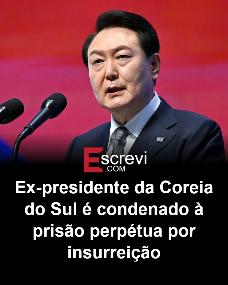 De acordo com a publicação da Revista Oeste, um tribunal da Coreia do Sul condenou o ex-presidente Yoon Suk Yeol à prisão perpétua nesta quinta-feira, 19. A decisão judicial foi tomada após Yoon ser considerado culpado de liderar uma insurreição, com o objetivo de impor lei marcial em dezembro de 2024. A sentença foi proferida em meio a um julgamento que atraiu grande atenção pública e midiática, refletindo a gravidade das acusações enfrentadas pelo ex-líder sul-coreano. Ainda segundo a publicação, os promotores do caso haviam solicitado a pena de morte para Yoon, destacando a seriedade das atividades pelas quais ele foi julgado. O tribunal afirmou que Yoon Suk Yeol liderou funcionários e militares em atividades criminosas no dia 3 de dezembro de 2024. Conforme relatado pela Revista Oeste, a corte destacou que as ações de Yoon foram uma tentativa deliberada de subverter a ordem democrática do país, utilizando-se de sua posição de poder para mobilizar forças militares em apoio a seus objetivos. A sentença sublinhou que a declaração de lei marcial, promovida por Yoon, foi um ato de insurreição que ameaçou a estabilidade política e social da Coreia do Sul. A decisão judicial reflete a interpretação do tribunal sobre a gravidade dos eventos e a necessidade de responsabilização dos envolvidos. Segundo o site, a condenação de Yoon Suk Yeol representa um marco significativo na história política recente da Coreia do Sul, evidenciando a disposição das autoridades judiciais em enfrentar tentativas de golpe contra o governo democraticamente eleito. A publicação ressalta que o caso de Yoon é um exemplo de como a justiça sul-coreana lida com crimes de alta traição e insurreição, buscando preservar a integridade das instituições democráticas do país. A sentença de prisão perpétua, embora menos severa do que a pena de morte solicitada, envia uma mensagem clara sobre as consequências de ações que ameaçam a ordem constitucional e a segurança nacional.