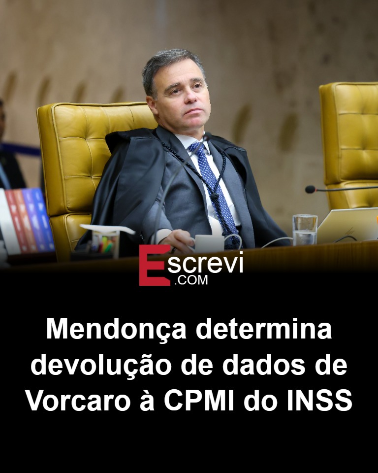 De acordo com informações publicadas pelo site O Antagonista, o ministro André Mendonça, do Supremo Tribunal Federal (STF), tomou uma decisão relevante nesta sexta-feira, 20. O magistrado determinou que a Comissão Parlamentar Mista de Inquérito (CPMI) do Instituto Nacional do Seguro Social (INSS) receba de volta as provas obtidas a partir das quebras de sigilo bancário, fiscal e telemático de Daniel Vorcaro, proprietário do Banco Master. A decisão de Mendonça foi direcionada à Presidência do Congresso Nacional, com a instrução de que as autoridades competentes realizem a entrega imediata dos dados à CPMI. Segundo a publicação, a determinação de devolução dos dados por parte do ministro André Mendonça destaca a importância de respeitar os procedimentos legais e as competências das comissões parlamentares no contexto das investigações. A CPMI do INSS, que está conduzindo investigações sobre possíveis irregularidades, havia solicitado acesso a essas informações como parte de seus trabalhos. A decisão do STF, portanto, reforça o papel das comissões parlamentares mistas em conduzir investigações de maneira independente, respeitando o devido processo legal e a necessidade de transparência nas apurações. O site O Antagonista também destaca que a decisão de Mendonça pode ter implicações significativas para o andamento das investigações conduzidas pela CPMI do INSS. A devolução dos dados é vista como um passo importante para que a comissão possa continuar seu trabalho de forma eficaz, analisando as informações obtidas para esclarecer eventuais irregularidades. Essa medida, conforme relatado, sublinha a relevância das comissões parlamentares no sistema democrático brasileiro, garantindo que tenham acesso aos dados necessários para o cumprimento de suas funções investigativas.