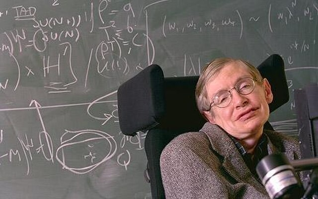 De acordo com uma publicação do site O Globo, o renomado físico Stephen Hawking analisou o destino do planeta Terra e propôs que a busca por novos lares estelares seria a única possibilidade de evitar o fim da espécie humana. Segundo o artigo, Hawking destacou a importância de expandir a presença humana para além dos limites do nosso planeta, considerando essa estratégia como essencial para a sobrevivência a longo prazo. A publicação enfatiza que, para Hawking, a exploração espacial não é apenas uma aventura científica, mas uma necessidade urgente diante dos desafios ambientais e das ameaças existenciais que a Terra enfrenta. Conforme relatado pelo site, Hawking argumentou que a Terra enfrenta uma série de riscos que podem comprometer a continuidade da vida humana. Entre esses riscos, ele mencionou as mudanças climáticas, a possibilidade de guerras nucleares e o impacto de asteroides, além de pandemias que poderiam ter efeitos devastadores. A publicação destaca que, para Hawking, esses fatores tornam imperativo que a humanidade comece a considerar seriamente a colonização de outros planetas como uma forma de garantir a sobrevivência da espécie. Ele teria sugerido que, sem essa expansão, a humanidade poderia enfrentar um futuro incerto e potencialmente catastrófico. O artigo do O Globo também menciona que, segundo Hawking, a exploração espacial deve ser vista como uma prioridade global, com investimentos significativos em tecnologia e pesquisa para tornar possível a colonização de outros planetas. A publicação afirma que Hawking acreditava que a colaboração internacional seria crucial para o sucesso dessa empreitada, destacando a necessidade de unir esforços para superar os desafios técnicos e financeiros envolvidos. De acordo com o site, Hawking via a exploração espacial não apenas como uma solução para os problemas da Terra, mas também como uma oportunidade para a humanidade se reinventar e explorar novas fronteiras, garantindo assim a continuidade da espécie em um universo vasto e inexplorado.