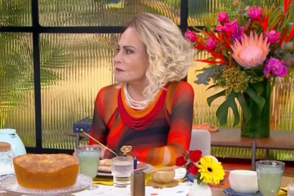 Durante a transmissão ao vivo do programa **Mais Você**, na manhã de segunda-feira, 16 de março, a apresentadora **Ana Maria Braga** cometeu uma gafe ao comentar sobre a cerimônia do **Oscar**. Segundo a publicação do site Metrópoles, Ana Maria, ao discutir os vencedores da premiação, fez uma pergunta inesperada: "Ganhou?". Este deslize rapidamente chamou a atenção dos telespectadores e gerou repercussão nas redes sociais, onde muitos comentaram sobre o ocorrido. A situação destacou a espontaneidade da apresentadora, que é conhecida por sua personalidade autêntica e momentos descontraídos durante suas transmissões. A cerimônia do Oscar é um dos eventos mais aguardados do ano no mundo do entretenimento, celebrando as conquistas da indústria cinematográfica. Segundo o site Metrópoles, a gafe de Ana Maria ocorreu enquanto ela discutia os resultados da premiação, que já haviam sido amplamente divulgados. Este tipo de situação não é incomum em transmissões ao vivo, onde a pressão do tempo real pode levar a momentos inesperados. A apresentadora, que tem uma longa carreira na televisão brasileira, já protagonizou outros momentos semelhantes, sempre mantendo seu carisma e a capacidade de rir de si mesma. A repercussão do incidente no programa **Mais Você** reflete o impacto que personalidades da televisão têm sobre o público. Ana Maria Braga, com sua vasta experiência e popularidade, continua a ser uma figura central na mídia brasileira. Segundo a publicação, o episódio foi mais um exemplo de como a televisão ao vivo pode ser imprevisível e como os apresentadores precisam lidar com situações inesperadas com naturalidade. Apesar da gafe, Ana Maria segue sendo uma das apresentadoras mais queridas do Brasil, e momentos como esse apenas reforçam sua conexão com o público, que aprecia sua autenticidade e humor.