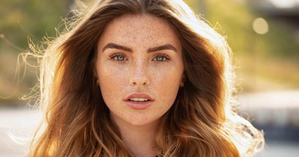 Quais são as mulheres do zodíaco impossíveis de esquecer? Cinco signos se destacam: Sagitário, Libra, Leão, Aquário e Escorpião. Essas mulheres deixam uma marca duradoura em seus relacionamentos, tornando-se inesquecíveis para seus ex-parceiros. Por que as sagitarianas são tão marcantes? Elas possuem energia e espírito aventureiro, contagiando seus parceiros com alegria e amor pela liberdade. Entregam-se por completo, mas sem abrir mão da independência. Como as librianas conquistam seus parceiros? Com charme e elegância natural, criam conexões genuínas e garantem harmonia no relacionamento. Após o término, permanecem na memória por sua habilidade de cuidar e compreender. O que torna as leoninas inesquecíveis? Sua paixão e autoconfiança inabalável deixam uma impressão eterna. Vivem com intensidade e transformam cada experiência amorosa em algo único e memorável. Qual é o diferencial das aquarianas no amor? Valorizam a liberdade e criam um ambiente de confiança. Com mente aberta e espírito inovador, encantam pela autenticidade e deixam um legado de memórias marcantes. Por que as escorpianas são tão impactantes? Intensas e misteriosas, criam conexões emocionais profundas. Sua lealdade e paixão transformam relacionamentos em experiências inesquecíveis, difíceis de apagar da memória. Como a independência das sagitarianas afeta seus relacionamentos? Elas equilibram paixão e liberdade, tornando-se fascinantes. Seguem em frente sem hesitar se a relação perde o brilho, reforçando sua natureza confiante. De que forma as librianas garantem harmonia nos relacionamentos? Valorizam o equilíbrio e fazem de tudo para mantê-lo. Sua presença doce e diplomática deixa uma marca emocional profunda, tornando-as inesquecíveis. Como a energia das leoninas se manifesta nos relacionamentos? Elas vivem com entusiasmo e deixam claro seus sentimentos. Mesmo após o término, seu impacto continua a ser sentido, transformando cada experiência amorosa. Qual é a abordagem única das aquarianas no amor? Elas oferecem apoio emocional e valorizam a liberdade do parceiro. Sua autenticidade e mente aberta criam um ambiente de confiança e segurança. Como as escorpianas se conectam emocionalmente? Com honestidade e compreensão das emoções do parceiro, criam laços profundos. Sua presença sedutora e leal é difícil de esquecer, tornando-as marcantes. O que esperar de um romance com essas mulheres do zodíaco? Prepare-se para uma experiência transformadora e intensa. Cada uma delas deixa uma marca duradoura, tornando o relacionamento inesquecível. 🌟