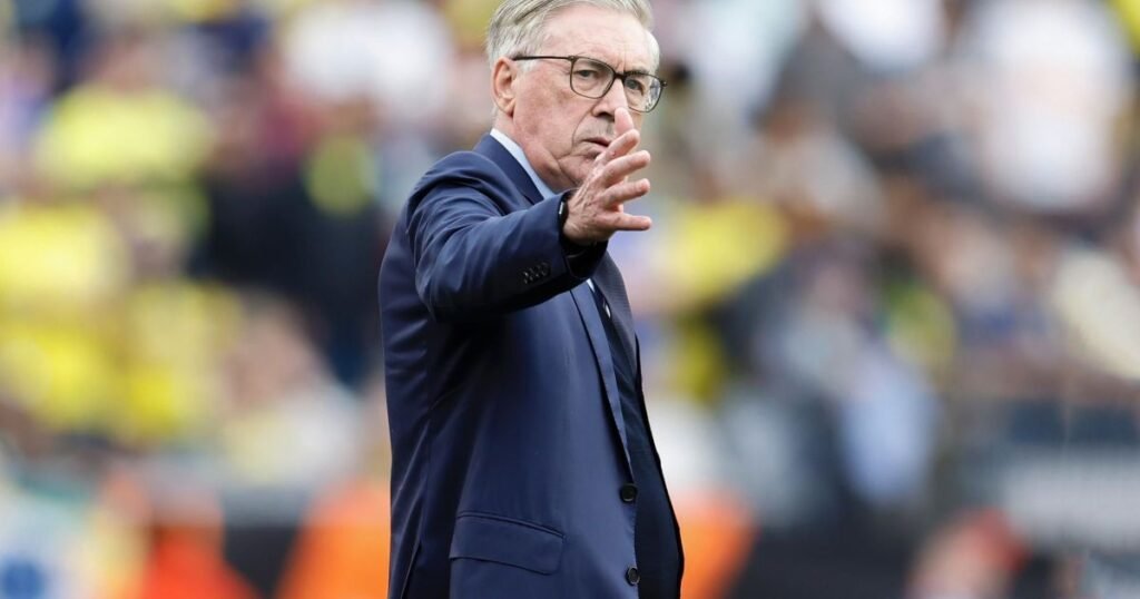 Por que o Brasil caiu no ranking da Fifa após o amistoso contra a França? A derrota por 2 a 1 para a França fez o Brasil cair uma posição no ranking da Fifa. O time não manteve a intensidade e teve problemas no ataque, resultando na queda para a sexta colocação. Como a derrota para a França afetou a posição do Brasil no ranking? O revés contra a França fez o Brasil cair para a sexta posição, com 1756,49 pontos, enquanto a França subiu para o segundo lugar. Qual foi a pior colocação do Brasil no ranking da Fifa? A pior colocação do Brasil foi em 2013, quando ocupou a 22ª posição no ranking da Fifa. Quem lidera o ranking da Fifa atualmente? A Espanha lidera o ranking da Fifa, seguida pela França em segundo e Argentina em terceiro. Quando o Brasil jogará novamente e contra quem? O Brasil enfrentará a Croácia na próxima terça-feira (31), em Orlando, no último amistoso antes da lista final para a Copa do Mundo 2026. Qual a importância do próximo amistoso para a Seleção Brasileira? O amistoso contra a Croácia é crucial para ajustes finais antes do anúncio da lista para a Copa do Mundo 2026.