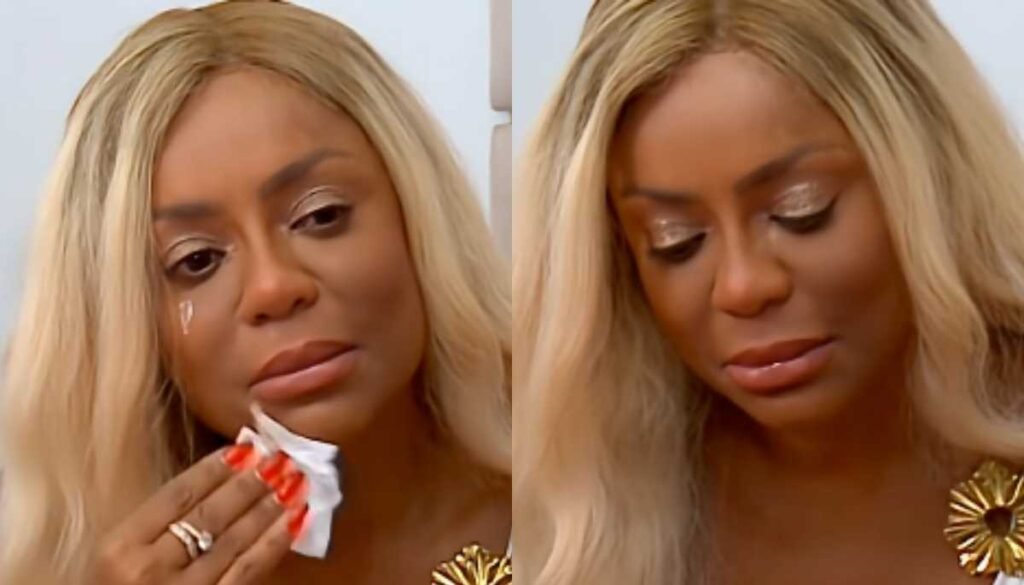 Por que Cariúcha chorou nos bastidores da RedeTV!? 😢 Cariúcha não conteve as lágrimas ao receber mensagens emocionantes de ex-colegas do SBT durante sua entrevista no programa Sensacional. Quem enviou mensagens para Cariúcha? Gabriel Cartolano, Gaby Cabrini e Leo Dias, seus antigos colegas do SBT, enviaram recados carinhosos para a nova apresentadora do SuperPop. Qual foi a reação de Gabriel Cartolano? Gabriel desejou sucesso a Cariúcha em sua nova jornada na RedeTV!, destacando a energia positiva e o talento da apresentadora. O que Gaby Cabrini disse a Cariúcha? Gaby expressou orgulho e felicidade pela conquista de Cariúcha, ressaltando a importância de ter uma mulher preta no comando do SuperPop. Como Leo Dias se manifestou? Leo Dias declarou ser o fã número 1 de Cariúcha, celebrando a realização do sonho dela de ter um programa solo. Qual foi o impacto das mensagens em Cariúcha? As mensagens emocionaram profundamente Cariúcha, que chorou ao vivo, tocada pelo carinho e apoio dos amigos. Por que a estreia de Cariúcha é significativa? A estreia de Cariúcha no SuperPop representa um marco importante, destacando a diversidade e a representatividade na TV brasileira.