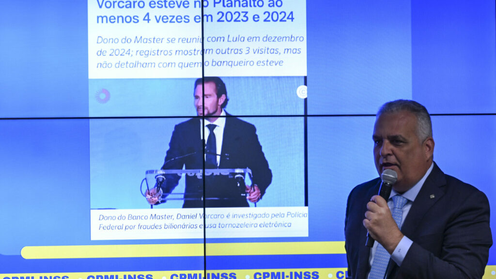 A **CPMI** está considerando a possibilidade de aplicar uma **condução coercitiva** à ex-namorada de Vorcaro, Martha Graeff. Esta medida está sendo cogitada porque Graeff não compareceu para prestar depoimento aos integrantes do colegiado, conforme estava agendado para esta segunda-feira. A ausência de Graeff gerou preocupação entre os membros da comissão, que agora avaliam alternativas para garantir seu testemunho. Segundo a publicação, a presença de Graeff é considerada crucial para o andamento das investigações, e a condução coercitiva é vista como uma ferramenta para assegurar que ela compareça. A **Comissão Parlamentar Mista de Inquérito (CPMI)** tem como objetivo investigar questões de grande relevância e, para isso, depende do depoimento de testemunhas-chave. No caso de Martha Graeff, sua ligação com Vorcaro é vista como um ponto importante para o esclarecimento dos fatos em análise. Segundo o site O Antagonista, a ausência de Graeff no depoimento agendado levanta questões sobre a sua disposição em colaborar com a investigação. A condução coercitiva, portanto, surge como uma medida necessária para garantir que todas as informações relevantes sejam apresentadas ao colegiado. A possibilidade de condução coercitiva de testemunhas é uma prática prevista em situações onde há resistência ou falta de colaboração por parte das pessoas convocadas. No contexto da **CPMI**, essa medida é considerada um último recurso, utilizado apenas quando outras tentativas de garantir a presença da testemunha falham. Segundo a publicação, a decisão de aplicar essa medida a Martha Graeff ainda está em discussão, mas reflete a determinação do colegiado em avançar com as investigações de forma eficaz e completa. A expectativa é que, com o depoimento de Graeff, novos esclarecimentos possam ser obtidos, contribuindo para o desfecho das investigações conduzidas pela comissão.