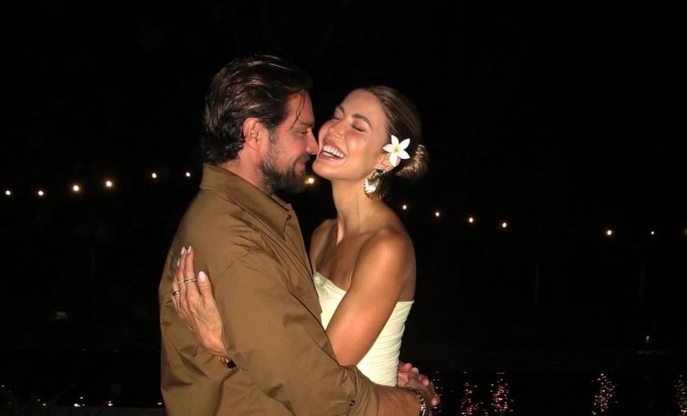 O depoimento da modelo **Martha Graeff**, ex-namorada do banqueiro **Daniel Vorcaro**, foi cancelado após ela não ser localizada para comparecer à **CPMI do INSS**. Segundo a publicação, a sessão estava marcada para esta segunda-feira, 23, mas a influenciadora, que atualmente reside em Miami, nos Estados Unidos, não foi encontrada. As tentativas de contato para garantir sua presença na sessão não tiveram sucesso, o que levou ao cancelamento do depoimento. A ausência de Graeff levanta questões sobre a continuidade das investigações e a necessidade de medidas adicionais para assegurar a presença de testemunhas importantes. Diante da situação, a cúpula da **CPMI do INSS** está considerando a adoção de medidas mais rigorosas para garantir que depoentes compareçam às sessões. Segundo o site, a ausência de testemunhas pode comprometer o andamento das investigações, que são essenciais para esclarecer questões relacionadas ao sistema previdenciário brasileiro. A presença de Graeff é considerada relevante devido ao seu relacionamento passado com Vorcaro, que está sob investigação. A comissão avalia alternativas legais para assegurar que depoentes que residem fora do país possam ser ouvidos, mesmo que remotamente. A situação destaca os desafios enfrentados por comissões parlamentares ao tentar obter depoimentos de indivíduos que residem no exterior. Segundo a publicação, a dificuldade em localizar e garantir a presença de testemunhas como Martha Graeff pode atrasar o processo investigativo e exigir a implementação de novas estratégias. A CPMI do INSS busca soluções que permitam a continuidade das investigações sem comprometer a integridade e a eficácia do processo. A análise de medidas mais duras reflete a determinação da comissão em avançar com as investigações e garantir que todas as partes relevantes sejam ouvidas.