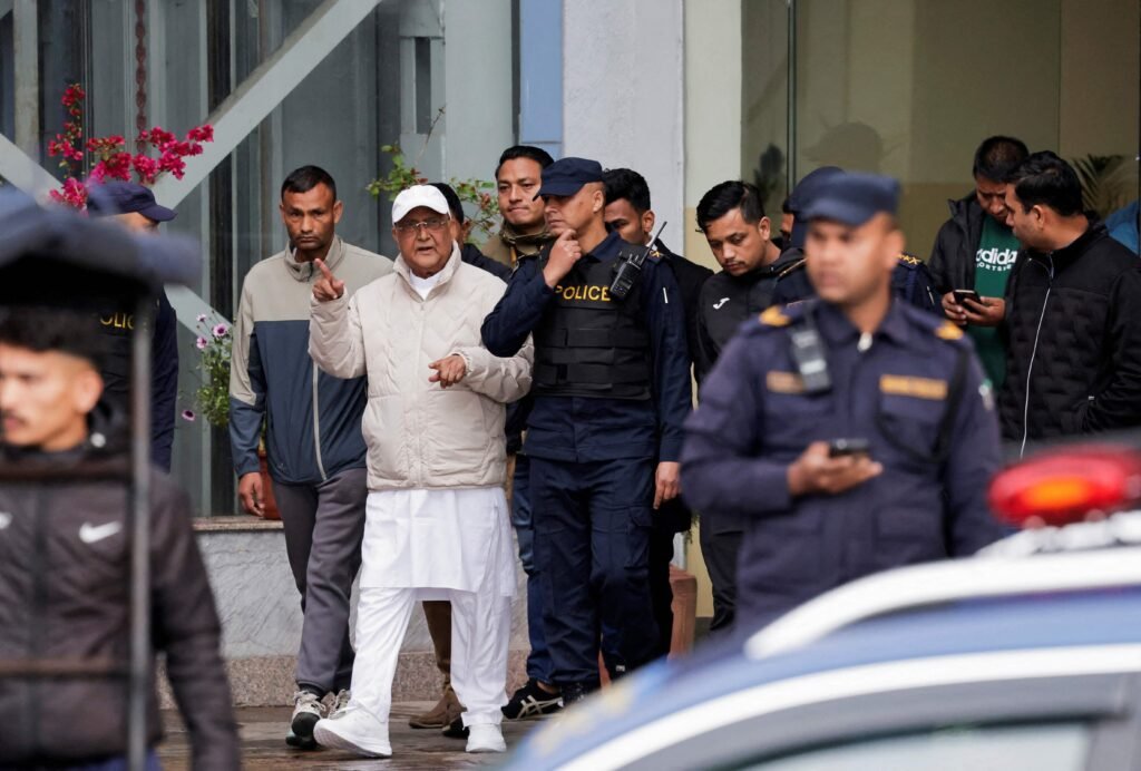 Por que o ex-primeiro-ministro do Nepal foi preso? KP Sharma Oli foi preso por suspeita de negligência em não impedir mortes durante protestos anticorrupção liderados pela Geração Z em setembro do ano passado. Quais foram as consequências imediatas da prisão de Oli? A prisão provocou protestos de seus apoiadores, que entraram em confronto com a polícia, resultando em feridos. Quem mais foi preso além de Oli? O ex-ministro do Interior, Ramesh Lekhak, também foi preso sob as mesmas acusações de negligência. Qual foi a reação do Partido Comunista do Nepal à prisão? O partido classificou a prisão como ilegal e um ato de vingança, exigindo a libertação imediata de Oli. Como o governo respondeu às críticas sobre a prisão? O Ministro do Interior, Sudan Gurung, afirmou que a prisão é o começo da justiça e que o país tomará um novo rumo. Qual é o histórico político de Oli? Oli foi primeiro-ministro quatro vezes entre 2015 e 2025, mas nunca cumpriu um mandato completo de cinco anos. Qual foi um dos momentos de maior popularidade de Oli? Em 2020, ele publicou um novo mapa político que incluía uma área disputada com a Índia, aumentando sua popularidade. Por que a popularidade de Oli diminuiu? A indignação com as mortes nos protestos de setembro contribuiu para sua derrota nas eleições recentes. Quem é o novo primeiro-ministro do Nepal? Balendra Shah, um rapper e político, assumiu como primeiro-ministro após vencer as eleições. Qual foi o papel do painel de investigação na prisão de Oli? O painel recomendou o processo contra Oli por não tomar medidas para impedir a violência policial nos protestos. Como os apoiadores de Oli reagiram após sua prisão? Eles realizaram protestos, queimaram pneus e entraram em confronto com a polícia, que usou gás lacrimogêneo. O que o advogado de Oli disse sobre a prisão? Tikaram Bhattarai afirmou que a prisão é injustificada e será contestada na Suprema Corte. Qual é a saúde atual de Oli? Oli, de 74 anos, já passou por dois transplantes de rim e foi transferido para um hospital após a prisão. Quais são os planos futuros do Partido Comunista do Nepal? O partido planeja mais protestos e entregar notas de protesto ao governo em todos os distritos do país. Qual foi o impacto das mortes nos protestos na política do Nepal? A indignação com as mortes ajudou o Partido Rastriya Swatantra de Shah a vencer as eleições de forma esmagadora. O que se espera do novo governo de Balendra Shah? Espera-se que o novo governo traga mudanças significativas e um novo rumo para o país. Qual é a situação atual de Ramesh Lekhak? Não foi possível contatar Lekhak ou seu advogado para comentar sobre sua prisão. Como a prisão de Oli pode afetar a estabilidade política do Nepal? A prisão pode aumentar as tensões políticas e sociais, levando a mais protestos e confrontos. Quais são as próximas etapas legais para Oli e Lekhak? Eles serão levados ao tribunal para responder às acusações de negligência durante os protestos. O que a comunidade internacional está dizendo sobre a situação no Nepal? Ainda não há informações detalhadas sobre a reação internacional à prisão de Oli.