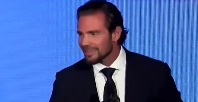 Por que o FGC concedeu R$ 4,3 bilhões ao conglomerado Master antes da liquidação? O Fundo Garantidor de Créditos (FGC) concedeu R$ 4,3 bilhões ao Master para quitar instrumentos que acionariam a cobertura do fundo em caso de intervenção. A medida visava reorganizar a estrutura e permitir uma saída ordenada do mercado. Qual foi o destino dos recursos liberados pelo FGC? Os recursos foram destinados exclusivamente ao pagamento de títulos cobertos pela garantia do FGC, cujo limite é de R$ 250 mil por investidor, visando proteger depositantes e prevenir crises sistêmicas. Como o Banco Central avaliou a situação do conglomerado Master? O Banco Central avaliou que, apesar de não haver soluções de mercado, a intervenção reduziu o custo potencial para o fundo e a sociedade, com a exposição do FGC caindo de R$ 51 bilhões para R$ 40 bilhões. Por que as medidas adotadas não foram suficientes para o conglomerado Master? Apesar de assistência de curto prazo, aumento de capital e venda de ativos, o conglomerado não conseguiu conter a crise de liquidez. O Banco Central concluiu que a liquidação extrajudicial era a melhor alternativa. Qual foi o plano apresentado pelo Banco Master ao Banco Central? Em 21 de setembro, o Banco Master apresentou um plano para recompor compulsórios em até 180 dias. Dois dias depois, o FGC considerou ampliar a assistência, desde que houvesse um plano concreto de saída do mercado. O que aconteceu após a extensão da assistência à Will Financeira? O FGC estendeu a assistência à Will Financeira de 2 de outubro a 30 de novembro, flexibilizando condições. Mesmo assim, a ajuda não reverteu a iliquidez, levando à liquidação extrajudicial pelo Banco Central. Qual foi a situação financeira do Banco Master na intervenção? Quando a intervenção foi decretada, o Banco Master tinha apenas R$ 4,8 milhões em caixa livre, enquanto enfrentava vencimentos imediatos de R$ 48,6 milhões em Certificados de Depósito Bancário. Como a auditoria do Tribunal de Contas da União avaliou a atuação do Banco Central? A auditoria concluiu que a atuação do Banco Central esteve dentro dos parâmetros esperados. A liquidação foi considerada necessária, respaldada na legislação e em fundamentos técnicos. Qual foi o impacto financeiro para o FGC após a liquidação do conglomerado Master? Com a liquidação, o FGC deverá desembolsar mais de R$ 50 bilhões para honrar credores, marcando o maior resgate da história do fundo. Quantas instituições associadas a Daniel Vorcaro foram liquidadas desde 2024? Desde o fim de 2024, o Banco Central já liquidou nove instituições associadas a Daniel Vorcaro, incluindo o conglomerado Master.