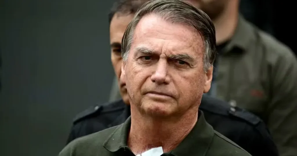 Alexandre de Moraes concede prisão domiciliar a Jair Bolsonaro