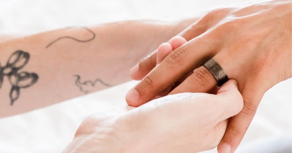 O significado secreto por trás de usar um anel preto que muitas pessoas nem imaginam