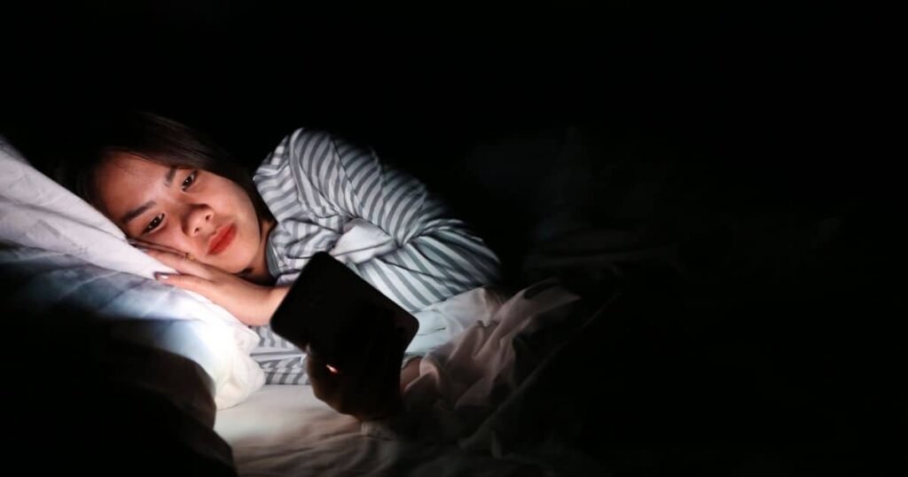 Por que você deve desligar o Wi-Fi à noite e deixar o celular no modo avião em outro cômodo