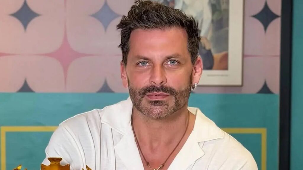 Por que Henri Castelli saiu do BBB 26? Henri Castelli foi retirado do BBB 26 devido a complicações de saúde que exigiram atenção imediata, levando à sua saída precoce do reality. Como está a saúde de Henri Castelli após o BBB? Henri Castelli revelou que seu estado de saúde está melhorando após enfrentar as complicações que o afastaram do programa. Quais foram as complicações enfrentadas por Henri Castelli? As complicações específicas não foram detalhadas, mas exigiram que ele deixasse o BBB 26 para focar em sua recuperação. Henri Castelli está recebendo apoio durante a recuperação? Sim, Henri Castelli mencionou que está recebendo apoio de amigos e familiares, o que tem sido fundamental para sua recuperação. Qual é o impacto da saída precoce no emocional de Henri Castelli? Henri Castelli abriu o coração sobre o impacto emocional, destacando que a situação foi desafiadora, mas está focado em sua saúde e bem-estar. Como Henri Castelli está lidando com a situação? Ele está lidando com a situação de forma positiva, priorizando sua saúde e mantendo uma atitude otimista para o futuro.