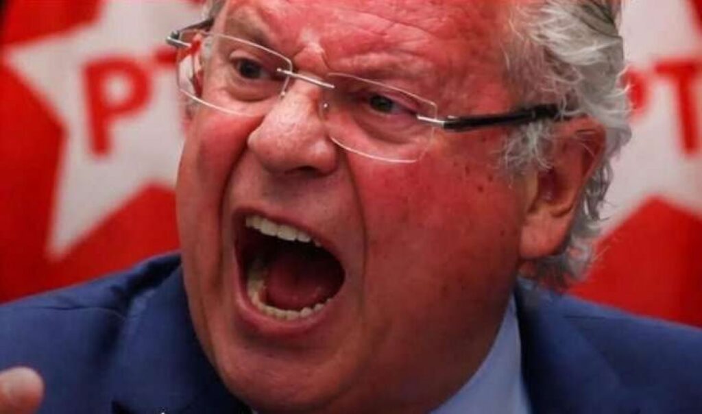 Em um cenário político marcado por **ressurgimentos inesperados**, figuras emblemáticas do passado voltam a ganhar destaque, muitas vezes de maneira involuntária. Um exemplo disso é **Zé Dirceu**, que, segundo a publicação do Jornal da Cidade Online, acaba por fazer campanha para **Flávio** em um ano eleitoral. Este fenômeno ocorre em um contexto onde velhas pragas e assombrações políticas parecem emergir do nada, criando uma atmosfera de tensão e expectativa. A figura de Zé Dirceu, frequentemente comparada a Goebbels, o ministro da propaganda nazista, é emblemática de um passado controverso que ainda ressoa no presente político do Brasil. A publicação destaca que, em meio a este cenário, **Zé Dirceu** se torna uma espécie de símbolo involuntário de campanha para Flávio. Isso se dá em um momento em que o eleitorado busca alternativas e se vê confrontado com figuras do passado que ainda exercem influência. A presença de Zé Dirceu na cena política, mesmo que de forma indireta, serve para reacender debates sobre ética, corrupção e legado político. Segundo o site, essa dinâmica é comum em anos eleitorais, quando o passado político do país é revisitado e reavaliado à luz dos eventos atuais. No entanto, a influência de figuras como Zé Dirceu não se limita apenas ao campo simbólico. A publicação sugere que sua presença pode impactar diretamente as estratégias eleitorais e a percepção pública dos candidatos. Em um ambiente onde a memória política é curta, mas as consequências são duradouras, a figura de Zé Dirceu e outros personagens históricos continua a moldar o cenário eleitoral. Assim, mesmo que involuntariamente, Zé Dirceu contribui para a campanha de Flávio, destacando a complexidade e a imprevisibilidade do cenário político brasileiro.