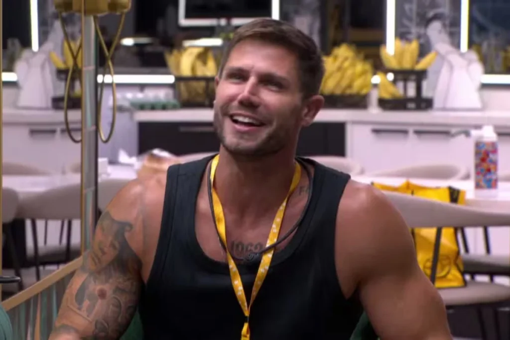 **Jonas**, um dos participantes do **BBB26**, encontra-se atualmente emparedado, enfrentando a possibilidade de eliminação. No entanto, ele pode estar prestes a receber uma excelente notícia que poderia mudar o rumo de sua trajetória no programa. Segundo a publicação do TV Prime, um incidente envolvendo outra participante, **Jordana**, pode abrir uma oportunidade para Jonas escapar da berlinda. Este tipo de reviravolta é comum no formato do reality show, onde surpresas e mudanças de última hora mantêm tanto os participantes quanto o público em constante expectativa. O ocorrido com Jordana, conforme relatado pelo site, pode ter implicações significativas para a dinâmica do jogo. Embora os detalhes do incidente não tenham sido completamente divulgados, especula-se que possa resultar em uma reavaliação das indicações ao paredão. Isso não apenas afeta diretamente Jonas, mas também altera a estratégia dos demais competidores. Em edições anteriores do programa, situações semelhantes resultaram em mudanças nas regras ou até mesmo na anulação de paredões, proporcionando aos emparedados uma nova chance de permanecer na casa. A expectativa agora gira em torno de como a produção do **BBB26** lidará com a situação. Decisões como essa são cruciais, pois influenciam a audiência e o engajamento do público, que acompanha avidamente cada movimento dentro da casa. Para Jonas, a possibilidade de escapar do paredão pode representar não apenas uma continuidade no jogo, mas também uma oportunidade de fortalecer alianças e reavaliar suas estratégias. Enquanto isso, os fãs do programa aguardam ansiosamente por um anúncio oficial que esclareça o futuro dos participantes envolvidos.