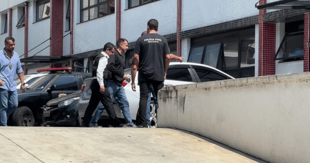 Os **moradores de um prédio** em São Paulo expressaram seu temor em relação a um **tenente-coronel** da Polícia Militar devido à sua conduta considerada "soberba". Segundo depoimentos coletados, o oficial, que é marido de Gisele Alves Santana, frequentemente ignorava os cumprimentos dos vizinhos, criando um ambiente de tensão e desconforto entre os residentes. A situação se agravou com relatos de discussões frequentes entre o casal, o que aumentou a preocupação dos moradores sobre a dinâmica familiar e o comportamento do oficial. De acordo com a publicação, o comportamento do tenente-coronel era motivo de inquietação entre os vizinhos, que se sentiam intimidados por sua postura. A atitude de ignorar os cumprimentos era vista como um sinal de desprezo e superioridade, o que contribuía para a imagem negativa que os moradores tinham dele. Além disso, as brigas com a esposa, Gisele Alves Santana, eram frequentemente ouvidas, o que gerava ainda mais desconforto e preocupação sobre a segurança e o bem-estar dela. Esses fatores criaram um clima de medo e apreensão no prédio, levando os moradores a evitarem interações com o oficial. A morte de Gisele Alves Santana trouxe à tona esses depoimentos, revelando a tensão existente no ambiente residencial. Segundo o site, os relatos dos moradores destacam a importância de se estar atento a comportamentos que possam indicar situações de risco, especialmente em contextos familiares. A conduta do tenente-coronel, descrita como "soberba", não apenas afetava a convivência no prédio, mas também levantava questões sobre o impacto de tais atitudes na vida pessoal e profissional do oficial. A situação serve como um alerta para a necessidade de diálogo e intervenção em casos onde o comportamento de indivíduos pode representar uma ameaça ao bem-estar coletivo.