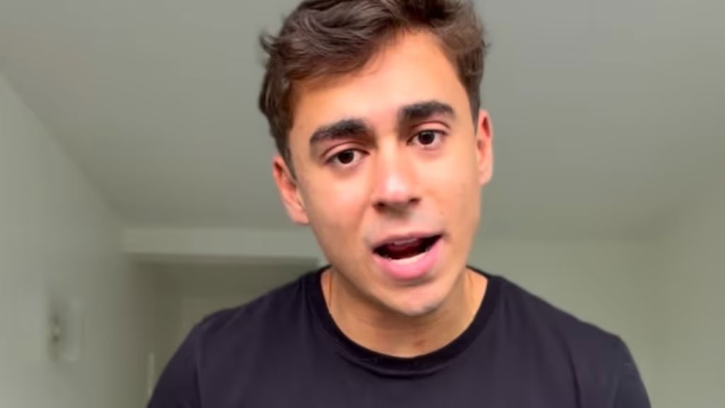 Quem é Nikolas Ferreira e por que ele quer a cassação de Lindbergh e Soraya? Nikolas Ferreira é deputado pelo PL-MG. Ele quer a cassação de Lindbergh Farias e Soraya Thronicke por acusações contra Alfredo Gaspar, relator da CPMI do INSS, envolvendo suposto estupro de vulnerável. Quais são as acusações feitas contra Alfredo Gaspar? As acusações envolvem suspeitas de estupro de vulnerável e tentativa de ocultação do crime. A denúncia menciona uma adolescente de 13 anos que teria engravidado após a violência. Qual é a defesa de Alfredo Gaspar em relação às acusações? Gaspar nega as acusações, afirmando que o caso diz respeito a um primo com o mesmo nome. Ele alega que um exame de DNA comprova que ele não é o pai da criança mencionada. Por que Lindbergh e Soraya protocolaram uma notícia de fato à Polícia Federal? Eles protocolaram a notícia de fato para formalizar as acusações contra Gaspar, incluindo registros documentais e conversas, além de pedir sigilo e proteção às pessoas envolvidas. Qual é a reação de Gaspar às acusações e à ação de Lindbergh e Soraya? Gaspar considera as acusações falsas e levianas, afirmando que são uma tentativa de desviar o foco das investigações da CPMI do INSS. Ele acionou o Conselho de Ética contra Lindbergh. Como a CPMI do INSS está relacionada a esse conflito? O conflito se intensificou após o encerramento da CPMI do INSS, que já estava marcada por tensão entre governistas e oposicionistas, e se estendeu para as redes sociais. O que Soraya Thronicke exige de Alfredo Gaspar? Soraya cobra que Gaspar apresente prova definitiva, pedindo que ele se submeta a um exame de DNA para esclarecer os fatos. Qual é a importância do exame de DNA no caso? O exame de DNA é crucial para confirmar ou refutar a paternidade da criança mencionada nas acusações, podendo esclarecer a veracidade das alegações contra Gaspar. Como a sociedade está reagindo a essas acusações e ao pedido de cassação? A reação é polarizada, com debates acalorados nas redes sociais e na mídia, refletindo a tensão política e a gravidade das acusações. Quais são as possíveis consequências para Lindbergh e Soraya se as acusações forem infundadas? Se as acusações forem infundadas, eles podem enfrentar processos no Conselho de Ética e possíveis repercussões legais por difamação. O que pode acontecer com Alfredo Gaspar se as acusações forem comprovadas? Se comprovadas, Gaspar pode enfrentar consequências legais severas, incluindo perda de mandato e processos criminais. Qual é o papel do Conselho de Ética nesse caso? O Conselho de Ética pode investigar as condutas de Lindbergh e Soraya, decidindo sobre a cassação ou outras sanções, dependendo das evidências apresentadas. Como a proteção às supostas vítimas está sendo garantida? As supostas vítimas estão sob proteção do Estado, garantindo sigilo e segurança enquanto as investigações prosseguem. Qual é a expectativa para a resolução desse caso? A expectativa é que as investigações tragam clareza e justiça, com base em provas concretas, para resolver o impasse político e legal.