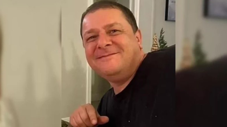 Um documento sigiloso da **Polícia Federal (PF)**, revelado pelo jornal O Estado de S. Paulo, levanta suspeitas sobre o verdadeiro motivo da mudança de **Fábio Luís Lula da Silva**, conhecido como Lulinha, para a Europa. Segundo a publicação, os investigadores acreditam que a ida do filho do presidente para o exterior, sem uma data definida para retorno, pode indicar uma tentativa de evasão do território nacional. Essa análise foi utilizada como base para o pedido de quebra de sigilo bancário de Lulinha, conforme relatado pela fonte. A investigação em questão está relacionada a possíveis irregularidades financeiras envolvendo Lulinha, que já foi alvo de outras apurações no passado. Segundo o site da Revista Oeste, a decisão de se mudar para a Espanha levantou preocupações entre os investigadores, que consideram a possibilidade de que essa mudança tenha sido uma estratégia para evitar o avanço das investigações no Brasil. A suspeita é de que, ao permanecer fora do país, Lulinha possa dificultar o trabalho das autoridades brasileiras em obter informações e documentos necessários para o andamento do caso. Além disso, a quebra de sigilo bancário solicitada pela **Polícia Federal** visa esclarecer movimentações financeiras que possam estar relacionadas às suspeitas levantadas. Segundo a publicação, os investigadores buscam identificar transações que possam indicar a ocultação de bens ou valores, bem como possíveis ligações com outras pessoas ou empresas envolvidas nas investigações. A análise dessas informações é considerada crucial para o desdobramento do caso e para a compreensão completa dos fatos que motivaram a mudança de Lulinha para a Europa.