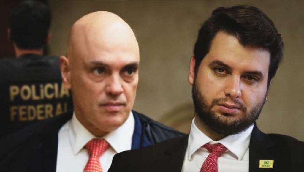 A **Procuradoria-Geral da República (PGR)** foi acionada em um caso que envolve a segurança de **Filipe Martins**, que atualmente enfrenta sérios riscos enquanto está detido. A situação ganhou destaque após o deputado **Gil Diniz** manifestar preocupações sobre a integridade física de Martins na prisão. Diniz, em uma publicação na plataforma X, destacou a necessidade urgente de garantias para a segurança de Martins, enfatizando a gravidade da situação. O deputado Gil Diniz tomou medidas proativas ao enviar um ofício à direção da cadeia pública de **Ponta Grossa (PR)**. Neste documento, ele solicita informações detalhadas e providências imediatas para assegurar a proteção de Filipe Martins. A preocupação com a segurança de detentos é uma questão crítica, especialmente em casos de alta visibilidade, onde a integridade física pode estar em risco devido a diversos fatores, incluindo a notoriedade do preso ou tensões internas na instituição prisional. A atuação da PGR neste contexto é fundamental, pois a instituição tem o papel de garantir que os direitos dos cidadãos sejam respeitados, mesmo quando estão sob custódia do Estado. A segurança nas prisões é um tema recorrente e de extrema importância, uma vez que o sistema prisional brasileiro enfrenta desafios significativos, como superlotação, condições insalubres e, em alguns casos, a presença de facções criminosas que podem ameaçar a segurança de determinados indivíduos. A situação de Filipe Martins levanta questões sobre a eficácia das medidas de segurança nas prisões brasileiras e a capacidade do sistema de proteger indivíduos que possam ser alvos de ameaças específicas. A intervenção de autoridades, como o deputado Gil Diniz, e a mobilização da PGR são passos importantes para garantir que medidas adequadas sejam implementadas para proteger a vida e a integridade dos detentos. Além disso, o caso destaca a importância de uma comunicação eficaz entre as autoridades legislativas e as instituições prisionais. A troca de informações e a transparência são essenciais para que ações rápidas e eficazes possam ser tomadas em situações de risco. O acompanhamento contínuo por parte de representantes eleitos e órgãos de fiscalização é crucial para assegurar que os direitos humanos sejam respeitados dentro do sistema prisional. Em resumo, a situação de Filipe Martins na prisão de Ponta Grossa é um lembrete da necessidade de vigilância constante e de ações coordenadas entre diferentes esferas do governo para garantir a segurança e os direitos dos detentos. A mobilização da PGR e a atuação de deputados como Gil Diniz são exemplos de como a intervenção política pode ser um instrumento valioso na proteção dos direitos humanos e na promoção da justiça dentro do sistema prisional.