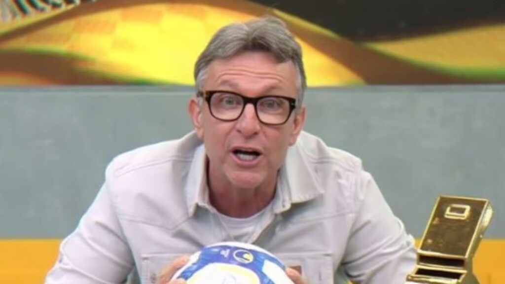 O **repórter João Barretto** recentemente utilizou suas redes sociais para compartilhar detalhes sobre uma entrevista com o **Craque Neto**, revelando aspectos pouco conhecidos do apresentador da Band fora das câmeras. Barretto, que atualmente integra a equipe da **Cazé TV**, trouxe à tona memórias de sua época como estagiário no programa **Os Donos da Bola**. Mas quem é o Craque Neto fora da televisão? Neto, conhecido por sua personalidade forte e opiniões contundentes na televisão, é uma figura que desperta curiosidade sobre seu comportamento longe dos holofotes. Segundo Barretto, Neto mantém a mesma autenticidade e paixão que exibe na TV, mas com nuances que o público em geral talvez não conheça. Como é a relação de Neto com seus colegas de trabalho? De acordo com o relato de Barretto, Neto é um profissional dedicado e exigente, mas também demonstra um lado acolhedor e mentor para aqueles que trabalham com ele. Durante seu tempo como estagiário, Barretto observou que Neto não hesitava em compartilhar conselhos e orientações, especialmente para os mais jovens na equipe. Essa postura de guia é algo que muitos não imaginam ao ver o apresentador em ação na televisão. Mas como essa atitude impacta o ambiente de trabalho? O ambiente nos bastidores de **Os Donos da Bola** é descrito como dinâmico e desafiador, mas também como um espaço de aprendizado contínuo. A presença de Neto contribui para um clima de camaradagem, onde o respeito mútuo é fundamental. Barretto destaca que, apesar das cobranças, Neto valoriza o esforço e a dedicação de sua equipe, criando um ambiente propício para o crescimento profissional. E como isso reflete na carreira de quem trabalha com ele? Trabalhar ao lado de uma personalidade como o Craque Neto pode ser uma experiência transformadora. Para Barretto, a convivência com Neto foi crucial para seu desenvolvimento como jornalista esportivo. A oportunidade de aprender diretamente com alguém tão experiente e apaixonado pelo que faz proporcionou a Barretto uma visão mais ampla do jornalismo esportivo e da televisão. Mas o que mais podemos aprender sobre o Craque Neto fora da TV? Além de seu papel como mentor, Neto também é conhecido por seu senso de humor e por ser uma pessoa acessível. Barretto menciona que, apesar de sua imagem de durão, Neto é alguém que gosta de compartilhar histórias e momentos de descontração com sua equipe. Essa faceta mais leve e bem-humorada é algo que surpreende muitos que o conhecem apenas pela tela da TV. Como isso se traduz em sua vida pessoal? Embora Barretto não tenha entrado em detalhes sobre a vida pessoal de Neto, ele sugere que o apresentador mantém uma coerência entre sua vida profissional e pessoal. A autenticidade que Neto demonstra na televisão parece ser um reflexo de quem ele é em sua essência, alguém que valoriza a verdade e a transparência em todas as suas relações. Em resumo, o relato de João Barretto oferece uma visão única sobre o Craque Neto, revelando um profissional dedicado, um mentor generoso e uma pessoa autêntica, tanto dentro quanto fora das câmeras. Essa perspectiva nos permite apreciar ainda mais o impacto de Neto no jornalismo esportivo e na vida daqueles que têm a oportunidade de trabalhar ao seu lado.