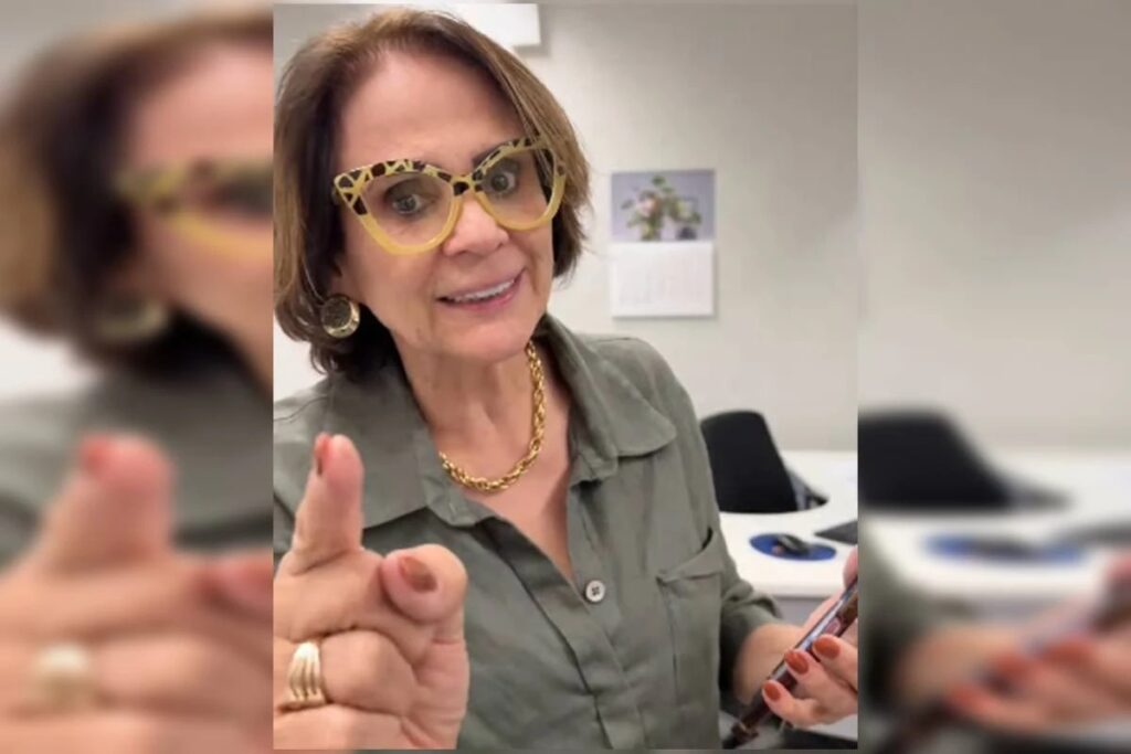 A **senadora Damares Alves** expressou suas expectativas em relação à possível delação de **Vorcaro**, que foi transferido para a sede da Polícia Federal em Brasília. Segundo a publicação, Damares afirmou que "muita gente não vai dormir em Brasília", sugerindo que as revelações de Vorcaro podem ter um impacto significativo no cenário político. A declaração da senadora reflete a tensão e a expectativa em torno das informações que Vorcaro pode compartilhar, o que pode trazer à tona novos desdobramentos em investigações em curso. A transferência de Vorcaro para Brasília é um movimento estratégico que, segundo o site, pode facilitar o processo de delação, permitindo que ele colabore mais efetivamente com as autoridades. A expectativa é que Vorcaro forneça detalhes que possam esclarecer casos complexos e envolver figuras de destaque na política. A fala de Damares Alves destaca a importância dessas informações, que podem influenciar diretamente o andamento de investigações e processos judiciais. A possibilidade de uma delação premiada coloca Vorcaro no centro das atenções, com potencial para provocar mudanças significativas no cenário político. O comentário de Damares Alves sobre a situação de Vorcaro ressalta a relevância do caso e a ansiedade gerada em torno das possíveis revelações. Segundo a publicação, a expectativa é que as informações fornecidas por Vorcaro possam não apenas esclarecer fatos obscuros, mas também responsabilizar aqueles envolvidos em atividades ilícitas. A declaração da senadora sugere que o impacto das revelações pode ser profundo, afetando tanto indivíduos quanto instituições. Assim, o desenrolar desse processo é aguardado com grande interesse por diversos setores da sociedade, que esperam por transparência e justiça.