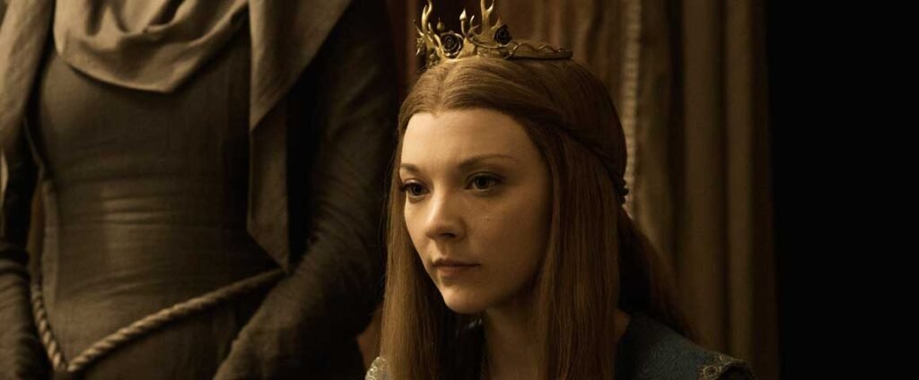 **Como conquistar pessoas que não gostam de você?** Essa é uma pergunta que muitos se fazem, especialmente em ambientes profissionais ou familiares. Ter alguém como aliado é sempre mais vantajoso do que manter uma relação de inimizade. Segundo a publicação do site Refletir para Refletir, a maioria das antipatias são construídas sobre mal-entendidos e suposições de ambas as partes. Portanto, transformar uma inimizade em amizade pode ser mais simples do que parece. Aqui estão três truques psicológicos que podem ajudar nesse processo. **Por que é importante conquistar quem não gosta de você?** Em muitos casos, ter uma boa relação com todos ao seu redor pode facilitar a convivência e até abrir portas para novas oportunidades. Seja no trabalho, onde um chefe pode ser mais receptivo a suas ideias, ou em um ambiente familiar, onde a harmonia é essencial, conquistar quem não gosta de você pode trazer benefícios significativos. **Qual é o primeiro truque psicológico para conquistar alguém?** O primeiro truque é a **empatia**. Colocar-se no lugar do outro e tentar entender suas razões e sentimentos pode ajudar a quebrar barreiras. Segundo a publicação, muitas vezes, a antipatia surge de mal-entendidos. Ao demonstrar empatia, você mostra que está disposto a entender o ponto de vista do outro, o que pode desarmar a resistência inicial. **Como a empatia pode ser aplicada na prática?** Para aplicar a empatia, comece ouvindo ativamente o que a outra pessoa tem a dizer. Mostre interesse genuíno em suas preocupações e opiniões. Isso não significa concordar com tudo, mas sim mostrar que você valoriza a perspectiva dela. Essa atitude pode abrir espaço para um diálogo mais construtivo. **Qual é o segundo truque psicológico?** O segundo truque é o uso da **reciprocidade**. As pessoas tendem a retribuir gestos de gentileza. Segundo a publicação, pequenos atos de bondade podem ter um grande impacto. Oferecer ajuda ou um simples elogio pode fazer com que a outra pessoa comece a ver você de forma mais positiva. **Como a reciprocidade pode ser efetiva?** A reciprocidade funciona porque cria um sentimento de obrigação. Quando você faz algo bom por alguém, essa pessoa tende a querer retribuir o gesto. No entanto, é importante que esses atos sejam genuínos e não manipulativos. A sinceridade é fundamental para que a reciprocidade funcione de maneira eficaz. **E o terceiro truque psicológico?** O terceiro truque é a **consistência**. Manter um comportamento consistente e previsível pode ajudar a construir confiança. Segundo a publicação, as pessoas se sentem mais confortáveis quando sabem o que esperar de você. Isso pode reduzir a desconfiança e facilitar a construção de uma relação mais positiva. **Por que a consistência é importante?** A consistência demonstra que você é confiável e que suas ações não são apenas uma tentativa temporária de agradar. Isso ajuda a estabelecer uma base sólida para um relacionamento mais duradouro. Quando as pessoas percebem que você é consistente, elas tendem a baixar a guarda e a se abrir mais. **Como aplicar esses truques no dia a dia?** Aplicar esses truques no dia a dia requer prática e paciência. Comece identificando situações em que a relação com alguém poderia ser melhorada. Use a empatia para entender a perspectiva dessa pessoa, pratique a reciprocidade com pequenos gestos de gentileza e mantenha a consistência em suas ações. Em resumo, conquistar pessoas que não gostam de você pode ser um desafio, mas é possível com o uso de estratégias psicológicas eficazes. Ao aplicar a empatia, reciprocidade e consistência, você pode transformar relações difíceis em alianças valiosas. Segundo a publicação do site Refletir para Refletir, essas técnicas não apenas ajudam a melhorar suas relações, mas também contribuem para um ambiente mais harmonioso e produtivo.