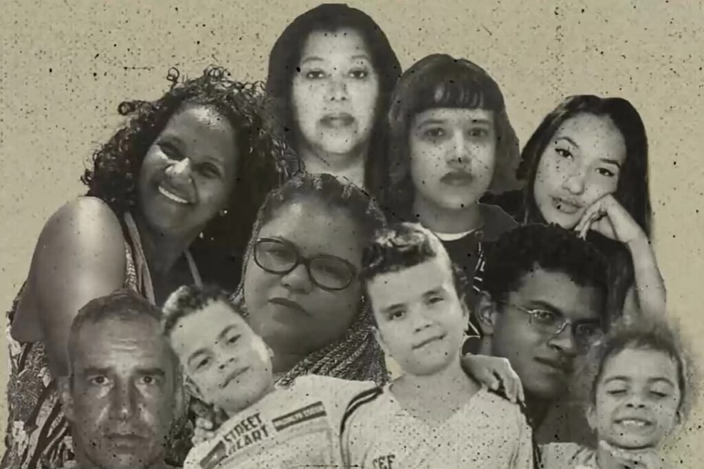 Tudo começou com um desaparecimento que, em poucas horas, se transformaria em uma sequência de descobertas tão brutais que o caso entraria para a história como a **maior chacina do Distrito Federal**. Mas quem desapareceu primeiro? A princípio, o que veio à tona foi o sumiço da cabeleireira **Elizamar Silva** e de seus **três filhos**, em **12 de janeiro de 2023**. Eles desapareceram depois que ela saiu do salão onde trabalhava, na **Asa Norte**, e foi buscar as crianças na chácara do sogro, no **Itapoã**. Depois disso, ninguém mais teve notícia deles. E é justamente aí que surge a pergunta que mudou tudo: para onde eles foram? A resposta apareceu rápido, mas da pior forma possível. No dia seguinte ao desaparecimento, os corpos de **Elizamar** e dos **três filhos** foram encontrados dentro de um **carro queimado** em **Cristalina (GO)**. Os cadáveres estavam **carbonizados**, a mais de **130 quilômetros** do local de onde haviam saído. Só que esse achado, em vez de encerrar o caso, abriu uma dúvida ainda mais perturbadora: como quatro pessoas desapareceram no DF e foram encontradas mortas em outro estado em menos de um dia? E o que parecia já ser devastador ficou ainda maior. Em **14 de janeiro**, mais dois corpos foram localizados, também **carbonizados**, dentro do carro de **Marcos Antônio**, em **Unaí (MG)**. As vítimas eram **Renata Belchior** e **Gabriela Belchior**. Segundo a investigação, elas foram atraídas para o cativeiro onde Marcos Antônio estava. Mas há um ponto que quase ninguém percebe de imediato: se havia um cativeiro, quantas pessoas ainda estavam desaparecidas? Foi essa pergunta que levou a polícia a uma nova descoberta. Em **18 de janeiro**, **Marcos Antônio Oliveira**, sogro de Elizamar, foi encontrado morto em **Planaltina (DF)**. Ele havia sido **esquartejado** e enterrado justamente no local usado como **cativeiro** pelos criminosos. Nesse momento, o caso já não era apenas uma sequência de homicídios. Ele revelava uma engrenagem de violência espalhada por diferentes cidades e estados. Só que ainda faltavam vítimas. E o que aconteceu depois mudou completamente a dimensão da chacina. No dia **24 de janeiro**, a polícia encontrou o corpo de **Thiago Belchior**, marido de Elizamar, dentro de uma **cisterna** em Planaltina. No mesmo local estavam também os corpos de **Cláudia Regina Marques de Oliveira** e **Ana Beatriz Marques de Oliveira**, ex-mulher e filha de Marcos Antônio. A essa altura, o número de mortos chegava a **10 pessoas da mesma família**. E é aqui que muita gente se surpreende: os corpos estavam espalhados entre **DF, Goiás e Minas Gerais**, o que deu ao caso uma dimensão ainda mais chocante. Mas o que teria motivado uma chacina com esse nível de crueldade? A investigação da **Polícia Civil** apontou que os crimes foram motivados por uma **disputa de terras** em **Itapoã (DF)**. O imóvel em questão foi avaliado em cerca de **R$ 2 milhões**. A área tinha **cachoeira privativa**, ampla extensão e cerca de **5 hectares**, o equivalente a **50 mil metros quadrados**. E quando esse detalhe aparece, tudo ganha outro peso: não se tratava de um crime aleatório, mas de uma trama ligada a patrimônio, poder e interesse direto sobre a propriedade. Quem foi preso por esse caso? O primeiro detido foi **Gideon Batista**, em **17 de janeiro**. No mesmo dia, também foram presos **Horácio Carlos** e **Fabrício Silva**. Gideon trabalhava com Marcos Antônio e foi encontrado com as **mãos queimadas**. Horácio confessou o crime e afirmou que os assassinatos haviam sido encomendados por **Thiago Belchior** e **Marcos Antônio** — dois nomes que, depois, a própria investigação confirmou estarem entre as vítimas da chacina. Fabrício, segundo a apuração, era responsável por manter parte das vítimas em **cativeiro**. Mais tarde, **Carlomam** se entregou. E quem responde hoje por essa sequência de crimes? **Fabrício Silva Canhedo, Carlomam dos Santos Nogueira, Carlos Henrique Alves da Silva, Horácio Carlos Ferreira Barbosa e Gideon Batista de Menezes** vão ao **Tribunal do Júri** no **Fórum de Planaltina**. Eles são apontados como os **cinco réus** da maior chacina da história do DF. Se condenados, podem pegar **mais de 70 anos de prisão cada**, com penas somadas que podem chegar a **358 anos**. Eles responderão por **homicídio qualificado**, **latrocínio**, **ocultação de cadáver**, **extorsão mediante sequestro**, **associação criminosa qualificada** e **corrupção de menor**. Mas, mesmo com a lista de acusações e com a dimensão já conhecida do caso, uma sensação permanece: a de que cada nova descoberta revelou não apenas mortes, mas camadas de uma disputa familiar que terminou de forma devastadora — e cujo impacto ainda não se encerrou.