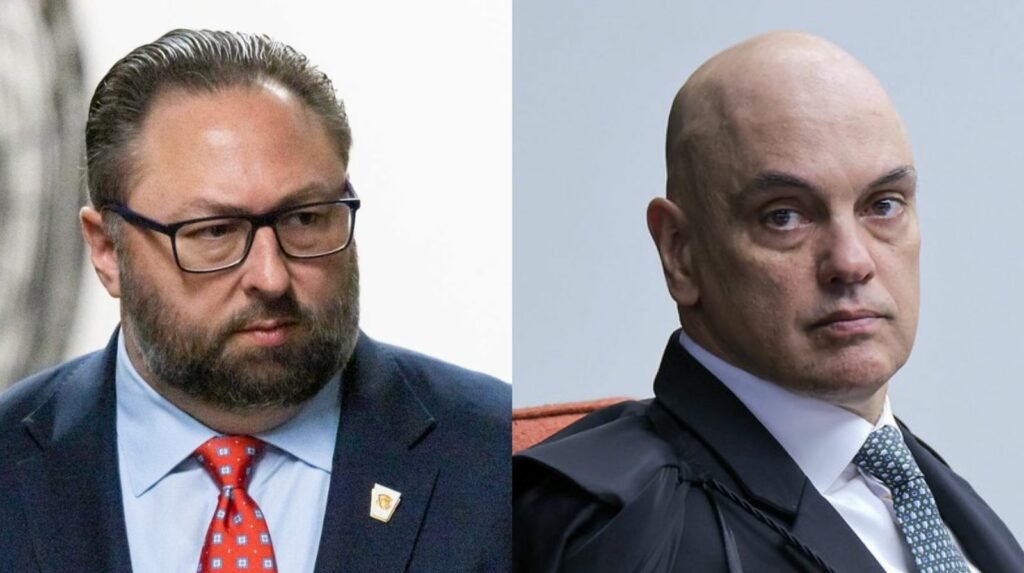 Uma imagem bastou para incendiar a discussão e levantar uma pergunta difícil de ignorar: até onde pode ir uma provocação política quando ela parece real demais? A resposta começa por um detalhe que muita gente vê, comenta e compartilha sem parar para notar o essencial. A cena mostrava uma prisão. Não uma prisão qualquer, mas uma que envolvia um nome conhecido, um rosto influente e uma mensagem carregada de intenção. Só que havia algo por trás da imagem que mudava completamente a leitura. O que parecia registro, na verdade, não era fato. Então por que tanta repercussão? Porque o impacto não estava apenas no que a foto mostrava, mas no que ela sugeria. E é justamente aí que a maioria se surpreende: a publicação não surgiu isolada, como uma brincadeira solta ou um meme sem contexto. Ela apareceu depois de uma sequência de ataques verbais, críticas públicas e declarações cada vez mais agressivas. Quando uma imagem entra nesse ambiente, ela deixa de ser só imagem e passa a funcionar como recado. Mas quem publicou isso? Antes de chegar ao nome, vale entender por que o gesto chamou tanta atenção. Não se tratava de um perfil anônimo tentando viralizar. Era alguém com ligação direta com um dos nomes mais conhecidos da política americana. Isso muda tudo? Muda, porque amplia o alcance, aumenta o peso simbólico e transforma uma postagem em assunto político internacional. E o que exatamente a imagem mostrava? Mostrava o conselheiro de Donald Trump, Jason Miller, em uma cena criada por inteligência artificial na qual ele aparecia prendendo o ministro Alexandre de Moraes, do Supremo Tribunal Federal. A legenda reforçava o tom provocativo com uma frase curta e calculada: “Haters will say this is AI”. Parece ironia? Sim. Mas também funciona como combustível para espalhar ainda mais a publicação. Mas há um detalhe que quase ninguém percebe: a imagem não foi o começo da história. Ela veio depois de outras manifestações do próprio Miller contra Moraes. Dias antes, ele já havia chamado o ministro de trapaceiro e afirmado que ele seria preso. E não parou aí. Na mesma linha de ataques, também disse que o presidente Lula seria um fantoche da China e que estaria traindo o Hemisfério Ocidental. Se já havia tensão antes, o que acontece depois muda tudo, porque a foto passa a parecer continuação de uma campanha verbal, e não um episódio isolado. E por que o nome de Flávio Bolsonaro entrou nessa história? Porque no mesmo post Miller afirmou que o senador e pré-candidato à Presidência seria “o único que pode salvar o Brasil”. Isso amplia o alcance político da mensagem e mostra que a publicação não se limitava a uma crítica pessoal. Havia ali uma combinação de ataque, apoio político e provocação visual, tudo no mesmo pacote. Mas isso era uma foto real? Não. A própria descrição do caso informa que a imagem foi criada por inteligência artificial. E esse ponto é central, porque muda a natureza do conteúdo sem reduzir seu efeito. Uma imagem artificial ainda pode gerar reação real, indignação real, compartilhamento real e disputa política real. É aqui que o assunto ganha outra camada: não importa apenas se a cena aconteceu, mas por que alguém quis que ela parecesse possível. E por que isso prende tanta atenção? Porque mistura elementos que hoje dominam o debate público: tecnologia, poder, polarização e símbolos de confronto. Uma imagem falsa, quando publicada por alguém com influência e acompanhada de declarações duras, deixa de ser apenas montagem. Ela vira instrumento de narrativa. No fim, o ponto principal não está só na foto, nem apenas na legenda, mas no que ela representa. Jason Miller, conselheiro de Trump, publicou uma imagem feita por inteligência artificial em que aparece prendendo Alexandre de Moraes, depois de já ter feito ataques públicos ao ministro, a Lula e de declarar apoio a Flávio Bolsonaro. O fato é esse. Mas a pergunta que fica aberta é outra: quando a política passa a usar imagens inventadas para sugerir cenas extremas, o que ainda separa provocação de algo maior?