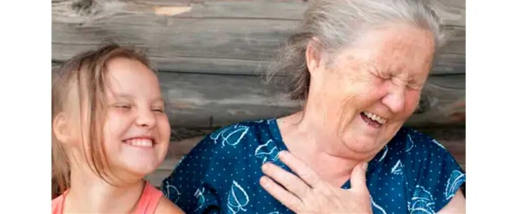 **Estudo Prova que Avós Gostam Mais dos Netos do que dos Próprios Filhos** Um estudo recente trouxe à tona uma questão intrigante: **avós gostam mais dos netos do que dos próprios filhos**? Segundo a publicação no site Refletir para Refletir, essa afirmação pode ter fundamento. Mas por que isso acontece? Vamos explorar as razões por trás desse fenômeno. **Por que as avós sentem mais prazer com os netos do que com os filhos?** De acordo com o estudo mencionado, uma das principais razões é que as avós sentem menos responsabilidade em relação aos netos do que sentiam com seus próprios filhos. James, o responsável pela pesquisa, explicou que as participantes relataram sentir mais prazer sendo avós porque a responsabilidade com o neto é menor. Isso torna a relação mais tranquila, divertida e leve. Muitas avós expressaram que não estão sob a mesma pressão que enfrentaram ao criar seus filhos, permitindo que aproveitem mais a experiência de ser avó. **Como a responsabilidade influencia o relacionamento entre avós e netos?** A menor responsabilidade percebida pelas avós em relação aos netos pode ser um fator chave para um relacionamento mais positivo. Sem a pressão constante de educar e disciplinar, as avós podem se concentrar em criar memórias felizes e oferecer apoio emocional. Isso não significa que as avós não se preocupem com o bem-estar dos netos, mas sim que a dinâmica é diferente e, muitas vezes, mais leve. **A sabedoria popular está correta ao dizer que "pais educam, avós deseducam"?** Essa expressão popular sugere que os avós têm um papel mais indulgente na vida dos netos. Segundo o estudo, essa ideia pode ter um fundo de verdade. As avós, ao não estarem tão preocupadas com a disciplina e a educação formal, podem se permitir ser mais flexíveis e brincalhonas. Isso não necessariamente significa "deseducar", mas sim oferecer um tipo diferente de aprendizado, baseado em experiências e carinho. **Quais são os benefícios dessa relação para os netos?** Os netos podem se beneficiar enormemente dessa relação especial com os avós. A presença de avós amorosos e atenciosos pode proporcionar um senso de segurança e pertencimento. Além disso, os avós podem transmitir valores, histórias familiares e tradições culturais, enriquecendo a vida dos netos de maneiras que os pais, muitas vezes ocupados, podem não conseguir. **E para as avós, quais são os benefícios?** Para as avós, a relação com os netos pode trazer um renovado senso de propósito e alegria. Muitas avós relatam que ser parte ativa na vida dos netos lhes dá energia e felicidade. Além disso, essa interação pode fortalecer os laços familiares e proporcionar um sentimento de continuidade e legado. **Como essa dinâmica afeta a relação entre avós e filhos adultos?** A relação entre avós e seus filhos adultos pode ser positivamente impactada por essa dinâmica. Quando os avós assumem um papel ativo e positivo na vida dos netos, isso pode aliviar parte do estresse dos pais e fortalecer os laços familiares. No entanto, é importante que haja comunicação clara e respeito mútuo para evitar conflitos sobre questões de criação e disciplina. Em resumo, o estudo destaca que a relação entre avós e netos é única e pode ser mais prazerosa para as avós do que a experiência de criar seus próprios filhos. A menor responsabilidade e a capacidade de se concentrar em momentos de alegria e aprendizado são fatores que contribuem para essa preferência. Essa dinâmica não só beneficia as avós, mas também enriquece a vida dos netos, criando laços familiares fortes e duradouros.