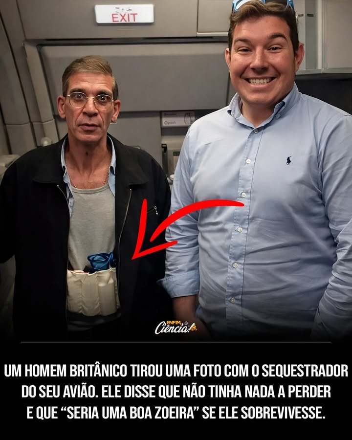 Quem é Ben Innes e por que ele ficou famoso em 2016? Ben Innes era passageiro do voo EgyptAir 181, que foi sequestrado em 2016. Ele ganhou notoriedade por tirar uma foto ao lado do sequestrador, um ato inusitado que chamou a atenção do mundo. O que aconteceu no voo EgyptAir 181? O voo foi sequestrado por um homem que alegava ter explosivos. A situação gerou pânico entre os passageiros, mas acabou sendo um alarme falso, pois os explosivos eram falsos. Por que Ben Innes decidiu tirar uma foto com o sequestrador? Ben acreditava que, se a bomba fosse real, não havia muito a fazer. Ele optou por encarar a situação de forma inusitada, pedindo uma foto ao sequestrador. Como o sequestrador reagiu ao pedido de Ben? Surpreendentemente, o sequestrador aceitou o pedido de Ben para tirar a foto. Isso resultou em uma imagem icônica que contrastava com a tensão do momento. Qual foi a reação dos outros passageiros ao ato de Ben? A maioria dos passageiros estava apavorada e se preparando para o pior, enquanto Ben adotou uma abordagem inesperada, o que provavelmente gerou surpresa entre eles. Como a foto de Ben impactou a percepção do sequestro? A foto trouxe um elemento de surrealismo à situação, destacando a coragem e o humor de Ben em meio ao caos, e se tornou um registro inacreditável do evento. O que Ben disse sobre sua atitude após o incidente? Ben explicou que, diante da possibilidade de uma bomba real, ele preferiu encarar a situação de forma leve, já que não havia muito a ser feito. Os explosivos do sequestrador eram reais? Não, os supostos explosivos eram falsos, feitos com capas antigas de iPhone presas com fita adesiva, o que foi descoberto após o incidente. Qual foi o desfecho do sequestro do voo EgyptAir 181? Felizmente, todos os passageiros e tripulantes sobreviveram ao sequestro, já que os explosivos eram falsos e a situação foi controlada. Como a atitude de Ben Innes foi vista pelo público? A atitude de Ben foi vista como corajosa e inusitada, gerando discussões sobre como as pessoas reagem em situações de extremo perigo. O que podemos aprender com a história de Ben Innes? A história de Ben Innes nos ensina sobre a importância de manter a calma e encontrar maneiras criativas de lidar com situações de crise. Por que a foto de Ben se tornou viral? A foto se tornou viral por capturar um momento de tensão com um toque de humor, mostrando a coragem de Ben em uma situação extrema. Como a mídia cobriu o incidente do voo EgyptAir 181? A mídia destacou a foto de Ben como um exemplo de comportamento inesperado durante um sequestro, gerando ampla cobertura e discussões. Qual foi a reação do sequestrador após a foto? Não há informações detalhadas sobre a reação do sequestrador após a foto, mas ele permitiu que o momento fosse registrado. Como a história de Ben Innes continua a ser relevante? A história continua a ser um exemplo de resiliência e criatividade em situações de perigo, inspirando discussões sobre comportamento humano.