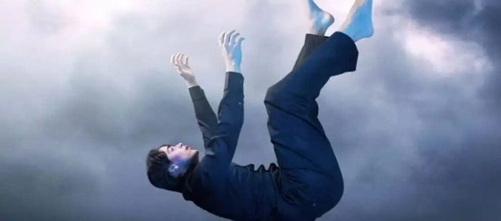 A estranha sensação de cair ao dormir tem explicação (e não é o que você pensa)