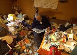 Pessoas que acumulam objetos não vivem na bagunça por opção: um psicólogo explica o que esse comportamento realmente revela