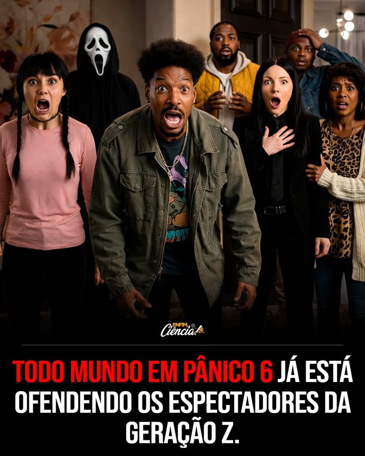 Bastou o anúncio de **“Todo Mundo em Pânico 6”** para acender um incômodo que já começou antes mesmo da estreia. Mas por que um filme ainda nem lançado está irritando parte da **Geração Z**? Porque a proposta não parece interessada em suavizar o tom, atualizar o humor para agradar todo mundo ou pedir licença antes de provocar. E quem deixou isso claro foi **Marlon Wayans**, que não demonstrou qualquer preocupação com a reação negativa de alguns espectadores. O que ele quer, afinal? A resposta vem na direção oposta do que muitos esperariam de uma continuação feita em um momento tão sensível para debates sobre limites do humor. Wayans afirmou que a intenção é trazer de volta a **comédia caótica** que transformou a franquia em um fenômeno. Não se trata de reinventar a essência da série, mas de recuperar justamente aquilo que a tornou reconhecível: um humor **ousado**, exagerado e sem medo de incomodar. E por que isso chama tanta atenção agora? Porque esse tipo de declaração toca em um ponto que hoje provoca reação imediata. Quando um diretor diz que quer reviver uma comédia que ultrapassa limites e faz piada com tudo, a pergunta surge quase sozinha: ele está disposto a enfrentar a rejeição que isso pode gerar? Sim. Foi exatamente essa a posição assumida por Wayans. Em vez de recuar diante das críticas iniciais, ele indicou que esse desconforto não altera o plano do filme. Mas o que significa, na prática, recuperar o espírito dos primeiros longas? Significa voltar ao tipo de humor que marcou os capítulos iniciais de **Todo Mundo em Pânico**, conhecidos por apostar em paródias agressivas, ritmo acelerado e piadas que não buscavam aprovação moral antes de acontecer. Segundo Wayans, a equipe quer reencontrar essa energia original, aquela comédia que não tem medo de **ultrapassar limites** e nem de transformar qualquer assunto em alvo. Isso é apenas uma provocação de divulgação? Pelas falas do diretor, não. Ele tratou essa proposta como parte central da identidade do novo filme. Em vez de sugerir uma versão mais moderada da franquia, ele reforçou a ideia de liberdade total para o humor. E foi além ao resumir essa visão com uma frase que já chama atenção por si só: o filme quer **“cancelar a cultura do cancelamento”**. O que ele quis dizer com isso? Wayans usou a expressão em tom de brincadeira, mas a mensagem foi direta. Para ele, a comédia funciona melhor quando pode ser **selvagem**, **caótica** e **sem pedir desculpas**. Essa defesa não aparece como um detalhe lateral, e sim como uma justificativa para o caminho escolhido em **“Todo Mundo em Pânico 6”**. A ideia é que o humor tenha liberdade para exagerar, provocar e avançar sem se moldar ao medo da reação. E por que essa fala encontra eco justamente nessa franquia? Porque os primeiros filmes de **Todo Mundo em Pânico** ficaram associados exatamente a esse estilo. Nos anos 2000, a série ajudou a marcar a **comédia de paródia** com um tom escancarado, debochado e descontrolado. Foi esse formato que tornou os filmes icônicos para uma geração e que agora Wayans diz querer recuperar sem suavizações. Então o novo longa pretende se afastar das sensibilidades atuais? O que foi dito até agora aponta menos para um afastamento calculado e mais para uma reafirmação de origem. Wayans não apresentou a continuação como uma adaptação cautelosa aos novos tempos, mas como um retorno ao humor que fez a franquia ganhar fama. E isso inclui a disposição de fazer piada com **absolutamente tudo**, sem medo de passar do ponto. No fim, o recado do diretor ficou claro desde o início, mas só agora aparece por inteiro: **“Todo Mundo em Pânico 6”** já irrita alguns espectadores da **Geração Z**, e **Marlon Wayans** disse que não está nem um pouco preocupado com isso porque quer trazer de volta a **comédia caótica**, **ousada**, **sem medo de ultrapassar limites** e **sem pedir desculpas**, chegando a dizer, em tom de brincadeira, que o filme pretende **“cancelar a cultura do cancelamento”**.