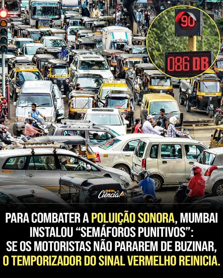 Por que o trânsito de Mumbai é considerado um dos piores do mundo? Mumbai enfrenta congestionamentos intensos, agravados por motoristas que buzinam mesmo com o sinal vermelho, criando um ambiente caótico e barulhento. Como a polícia de Mumbai está lidando com o problema das buzinas? A polícia transformou o problema em um jogo educativo, instalando medidores de decibéis nos cruzamentos mais movimentados para controlar o comportamento dos motoristas. Como funcionam os medidores de decibéis nos semáforos? Os medidores estão conectados aos semáforos e, se o barulho das buzinas ultrapassar 85 decibéis, o tempo do sinal volta para 90 segundos, aumentando a espera. Qual é a mensagem exibida nas placas luminosas? As placas mostram: “Quanto mais buzinar, mais vai esperar”, alertando os motoristas sobre as consequências de suas ações. Os motoristas de Mumbai entenderam a mensagem da polícia? Inicialmente, muitos motoristas continuaram buzinando, frustrados com a demora, mas logo perceberam que o silêncio era a chave para abrir o sinal. Qual foi a reação inicial dos motoristas ao novo sistema? No começo, a reação foi de irritação, com muitos buzinando ainda mais, sem perceber que isso apenas aumentava o tempo de espera. Como o comportamento dos motoristas mudou com o tempo? Com o tempo, os motoristas começaram a entender que o silêncio reduzia o tempo de espera, incentivando um comportamento mais calmo e paciente. Quais são os benefícios desse sistema para o trânsito de Mumbai? O sistema ajuda a reduzir o barulho, melhora a fluidez do trânsito e promove um ambiente mais tranquilo e seguro para todos. Como essa iniciativa pode impactar outras cidades com problemas de trânsito? Outras cidades podem adotar estratégias semelhantes para educar motoristas e melhorar a qualidade de vida urbana, reduzindo o estresse e a poluição sonora. O que essa abordagem revela sobre a psicologia dos motoristas? Revela que, com incentivos adequados, é possível mudar comportamentos arraigados, mostrando que a paciência pode ser recompensada. Quais são os desafios de implementar esse sistema em outras regiões? Desafios incluem custos de instalação, adaptação cultural e resistência inicial dos motoristas, que podem demorar a entender o novo sistema. Como a tecnologia pode continuar a melhorar o trânsito em grandes cidades? A tecnologia pode oferecer soluções inovadoras, como semáforos inteligentes e sistemas de monitoramento, para otimizar o fluxo de veículos e reduzir congestionamentos. Quais lições podem ser aprendidas com a experiência de Mumbai? A experiência mostra que soluções criativas e educativas podem transformar comportamentos e melhorar significativamente a qualidade de vida urbana. Como a comunidade local reagiu a essa mudança? A comunidade, após a adaptação inicial, passou a apoiar a iniciativa, reconhecendo os benefícios de um trânsito mais organizado e silencioso. Qual é o futuro do trânsito em Mumbai após essa intervenção? Com o tempo, espera-se que o trânsito em Mumbai se torne mais eficiente e menos estressante, servindo de exemplo para outras metrópoles.