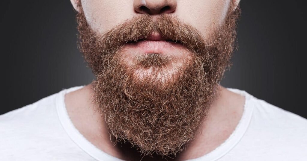 Médico faz alerta sobre os riscos de beijar homens com barba; Entenda