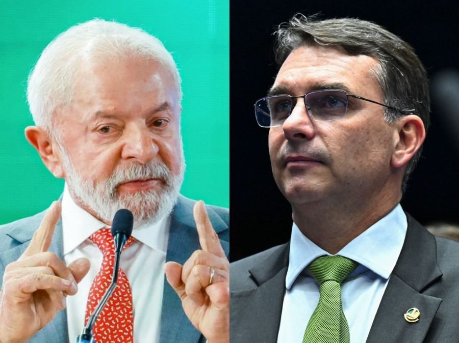Um empate quase milimétrico colocou **Lula** e **Flávio Bolsonaro** frente a frente e acendeu um sinal imediato sobre a disputa de **2026**. Mas quão apertado é esse cenário? Segundo a pesquisa **Meio/Ideia** divulgada nesta quarta-feira (8), o presidente **Luiz Inácio Lula da Silva** aparece com **45,5%** em uma simulação de **segundo turno**, enquanto o senador **Flávio Bolsonaro** registra **45,8%**. A diferença, porém, resolve alguma coisa? Não. Ela está dentro da **margem de erro de 2,5 pontos percentuais**, para mais ou para menos. E no **primeiro turno**, a distância aumenta ou continua curta? Continua próxima. **Lula** alcança **40,4%**, e **Flávio Bolsonaro** soma **37%**. Quem aparece depois deles? O maior percentual fora dos dois principais nomes é o de quem respondeu **não saber**, com **8,5%**. Na sequência, surgem **Ronaldo Caiado**, com **6,5%**, **Renan Santos** e **Romeu Zema**, ambos com **3%**, e **Aldo Rebelo**, com **0,6%**. Já a opção **ninguém/branco/nulo** marcou **1%**. A pesquisa ficou restrita a esse confronto direto entre os dois? Não. O levantamento também simulou outros cenários de **segundo turno**. E como **Lula** se sai neles? De acordo com os dados, ele vence todos os demais adversários testados com vantagem acima da margem de erro. Onde a disputa foi menos folgada para o petista? Contra **Ronaldo Caiado**, o placar foi de **45% a 39%**. Contra **Romeu Zema**, de **44,7% a 38,7%**. Mas o que acontece quando os nomes não são apresentados aos entrevistados? No chamado **voto espontâneo**, em que o eleitor responde sem receber uma lista de candidatos, **Lula** lidera com **32,6%**. Quem vem depois? **Flávio Bolsonaro**, com **19,4%**. E quem ocupa a terceira posição? **Jair Bolsonaro**, com **6%**. O levantamento ainda registra **Zema** com **4,1%** e **Caiado** com **2,6%**. Há um dado adicional sobre Jair Bolsonaro? Sim. Ele segue **inelegível** e em **prisão domiciliar** após condenação por **tentativa de golpe de Estado**. Esse quadro eleitoral conversa com a avaliação do governo? Em parte, sim, porque a pesquisa também mediu a percepção sobre o trabalho de **Lula**. Qual foi o resultado? **51%** afirmam **desaprovar** o presidente, enquanto **45%** dizem **aprovar** sua atuação. Outros **4%** não souberam responder. E o eleitorado já está com a decisão tomada para 2026? Ainda não de forma consolidada. Quando perguntados se já decidiram em quem votar para presidente, **51,4%** disseram que **podem mudar de ideia**. Quantos afirmaram estar decididos? **48,6%**. A pesquisa também investigou o humor econômico do eleitor? Sim. E qual avaliação apareceu com mais força? A opção **péssimo**, com **30%**. O que vem depois? **Regular** aparece com **23%**, **bom** com **19%**, **ruim** com **14,6%**, **ótimo** com **9,1%** e **não sabe** com **4,3%**. Houve perguntas sobre temas além da corrida presidencial? Houve. Uma delas tratou de uma possível **pressão estrangeira** na eleição. Como os entrevistados reagiram? **52%** responderam que o pleito deve ser decidido por **brasileiros**. Outros **28%** consideram **legítimo buscar apoio** fora do país. Já **18,1%** disseram que **depende** e que precisam se informar mais. E sobre os riscos à democracia, o que mais preocupa? Para **42,5%**, a principal ameaça é a **concentração de poder no Judiciário**. Quais outros fatores foram citados? **Corrupção dos políticos** aparece com **16,5%**, seguida pela **polarização entre esquerda e direita**, com **13%**. Também foram mencionadas **desinformação e fake news**, com **9,7%**, e **influência estrangeira nas eleições**, com **9,1%**. Há quem veja ausência de ameaça? Sim. **4,3%** responderam que **nenhuma**, porque a democracia **não está ameaçada**. E como esse levantamento foi feito? A pesquisa **Meio/Ideia** ouviu **1.500 pessoas por telefone** entre os dias **3 e 7 de abril**. Qual é o grau de confiança? **95%**. No dado que mais chamou atenção, o cenário de **segundo turno** ficou assim: **Flávio Bolsonaro 45,8%** e **Lula 45,5%**, em um empate dentro da **margem de erro de 2,5 pontos percentuais**.