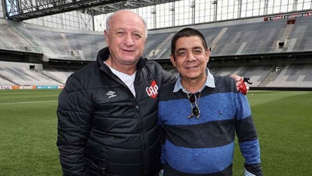 **Como a Seleção Brasileira pode vencer a Copa do Mundo de 2026?** No último sábado (04), o programa **"Altas Horas"**, apresentado por Serginho Groisman na TV Globo, trouxe uma discussão relevante para os fãs de futebol: o que a **Seleção Brasileira** precisa fazer para conquistar a **Copa do Mundo de 2026**? O convidado especial, Luiz Felipe Scolari, mais conhecido como **Felipão**, compartilhou sua visão sobre o tema, baseada em sua vasta experiência no futebol. **Qual é a visão de Felipão sobre a vitória na Copa do Mundo?** Segundo a publicação, Felipão destacou que a chave para o sucesso da Seleção Brasileira está na **união em campo**. Ele enfatizou que, para ter chances reais de levar a taça para casa, é essencial que os jogadores se doem completamente e entendam que o esforço é pelo grupo. "Se quisermos ganhar, temos que nos doar, entender que fazemos pelo grupo e que todos se beneficiam", afirmou Felipão durante o programa. **Quem mais participou do "Altas Horas" e quais foram os destaques?** Além de Felipão, o programa contou com a presença da cantora **Simone Mendes**, que atualmente faz sucesso com músicas como “Me Ama ou Me Larga” e “P de Pecado”. Simone falou sobre sua carreira solo e o novo DVD, “Melhor de Mim”, destacando sua trajetória após o fim da dupla **Simone & Simaria**. Mesmo sem a irmã ao seu lado, Simone conseguiu se destacar no cenário musical, trazendo novos sucessos para o público. **Qual é a importância do "Altas Horas" na televisão brasileira?** O "Altas Horas" é uma das atrações mais populares da TV Globo, consolidando-se como um espaço para discussões sobre música, novelas, televisão e cinema. Apresentado por Serginho Groisman, o programa é conhecido por receber convidados diversos, incluindo artistas e estrelas internacionais, o que contribui para sua relevância e popularidade nas telinhas. **Quais foram outros acontecimentos mencionados no programa?** Durante o "Altas Horas", também foi mencionada a morte de um importante narrador esportivo e ex-jogador, que pegou todos de surpresa. A notícia gerou comoção nas redes sociais, onde internautas se despediram do narrador que fez história dentro e fora dos campos. **Como a união pode impactar o desempenho da Seleção Brasileira?** A fala de Felipão sobre a importância da união em campo reflete uma visão estratégica que vai além das habilidades individuais dos jogadores. A coesão do time pode ser um diferencial crucial em competições de alto nível, como a Copa do Mundo. Quando os jogadores trabalham juntos, entendendo que o sucesso individual está intrinsecamente ligado ao sucesso coletivo, as chances de vitória aumentam significativamente. **Conclusão** A participação de Felipão no "Altas Horas" trouxe insights valiosos sobre o que a Seleção Brasileira precisa fazer para vencer a Copa do Mundo de 2026. A ênfase na união e no esforço coletivo destaca a importância de uma abordagem integrada e colaborativa no esporte. Com a experiência de Felipão e o talento dos jogadores brasileiros, a expectativa é que a Seleção possa se preparar de forma eficaz para a próxima competição mundial.