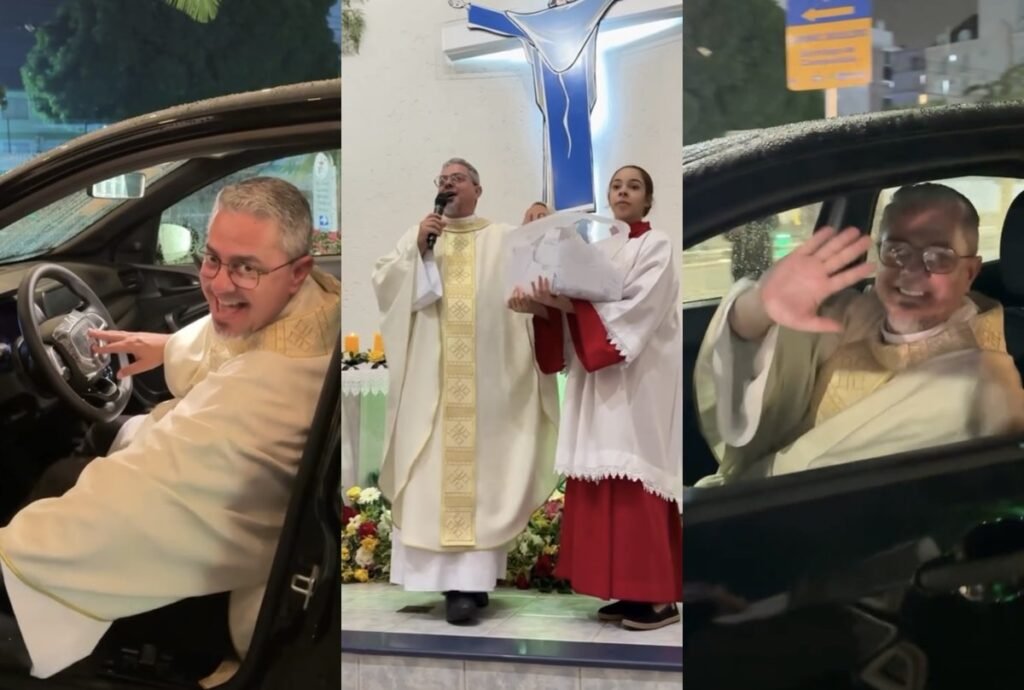 Tudo parecia seguir como uma celebração comum, até que o prêmio mais aguardado terminou nas mãos de quem conduzia o próprio sorteio. Como isso aconteceu? Em **Canasvieiras**, em **Florianópolis**, o padre **Eduardo Senna**, pároco da **Paróquia Nossa Senhora de Guadalupe**, organizou uma rifa beneficente chamada **Ação Entre Amigos**. O objetivo era arrecadar recursos para a reforma de **cinco comunidades** ligadas à paróquia: **São Pedro**, **São Brás**, **Divino Espírito Santo**, **Sagrada Face** e a própria **Matriz**. E qual era o prêmio principal? Um **Fiat Argo 0km**. Além dele, também estavam previstos outros itens no sorteio: **TV de 32 polegadas**, **air fryer**, **notebook**, **churrasqueira elétrica**, **bicicleta** e **micro-ondas**. Cada número custava **R$ 50**, com pagamento feito por **Pix**. Quando o caso começou a chamar atenção? No momento do sorteio, realizado no **domingo de Páscoa, 5 de abril**, durante a missa na **Igreja Matriz**. Foi ali que o bilhete retirado para o prêmio principal gerou surpresa e, logo depois, questionamentos. O que havia de diferente nesse bilhete? Conforme o vídeo do sorteio que circula nas redes sociais, o bilhete sorteado para o carro estava **em branco**, sem nome ou dados preenchidos. Em seguida, o próprio padre reconheceu, no momento da premiação, que aquele bilhete era dele. Ele já havia dito que participaria? Sim. Ainda durante a missa, antes mesmo do sorteio, o pároco afirmou aos fiéis que havia comprado números e que os deixou sem preencher o nome. Quando o bilhete premiado foi retirado, ele declarou: **“É em branco, é o meu. Aqui em branco, nada escrito, porque é verdade. E não estou mentindo”**. Por que isso provocou reação? Porque o fato de o organizador da rifa também participar da ação, e ainda vencer o prêmio principal com um bilhete sem identificação, levantou dúvidas entre fiéis e pessoas que ajudaram na venda dos números. Quem questionou a dinâmica? Uma **catequista da paróquia** que auxiliou na venda dos bilhetes afirmou que a forma como o sorteio ocorreu levanta questionamentos sobre a **transparência** do processo. Ela também comparou a situação ao dono de uma empresa participar do próprio sorteio promovido por ela. Segundo seu relato, ficou com vergonha diante das pessoas para quem vendeu os bilhetes. A reação ficou restrita aos bastidores? Não. Segundo essa mesma catequista, a comunidade está **indignada**, embora parte dos fiéis tenha receio de se manifestar publicamente por medo de represálias. Nas redes sociais, a repercussão também apareceu de forma clara. O que disseram os comentários? Na publicação oficial da paróquia no **Instagram**, que confirmou o padre como ganhador do carro, as opiniões ficaram divididas. De um lado, houve quem defendesse que ele comprou bilhetes e, por isso, teria direito ao prêmio como qualquer outro participante. De outro, surgiram críticas à **lisura** do processo, com observações de que um bilhete sem nome não comprova propriedade e de que um sorteio com prêmio de alto valor deveria estar vinculado à **Loteria Federal** para garantir mais transparência. Houve resposta oficial? Até a publicação da reportagem, não havia manifestação oficial da **Paróquia Nossa Senhora de Guadalupe** nem da **Arquidiocese de Florianópolis** sobre os questionamentos levantados. Existe denúncia formal registrada? Conforme apurou o **Jornal Razão**, ainda não havia registro de **denúncia formal** sobre o caso. E os outros prêmios? Os demais itens sorteados foram entregues a outros ganhadores. O que ficou no centro de toda a repercussão? O fato de que o padre **Eduardo Senna**, responsável por organizar a rifa beneficente da paróquia, participou do sorteio, informou previamente que havia comprado bilhetes deixados **em branco**, e acabou sendo anunciado como vencedor do **Fiat Argo 0km** justamente após o sorteio de um bilhete sem identificação, durante a missa de **5 de abril**, em **Florianópolis**.