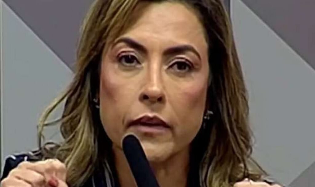 Por que Soraya Thronicke decidiu permanecer no Podemos inicialmente? Soraya destacou que o Podemos a acolheu com carinho e respeito em 2023, valores que sempre nortearam sua relação com a legenda. Quais foram as razões para Soraya considerar outras siglas? Ela classificou a movimentação como natural no ambiente político, mas garantiu que não agiria com ingratidão. Como Soraya conduziu suas tratativas com outros partidos? Todas as tratativas foram conduzidas com transparência, respeito e diálogo aberto, especialmente com Renata Abreu. Qual foi o papel de Renata Abreu na decisão de Soraya? Renata, presidente do Podemos, deu liberdade e confiança a Soraya para avaliar caminhos e construir projetos políticos. O que Soraya planejava ao permanecer no Podemos? Ela pretendia trabalhar na construção de candidaturas fortes e comprometidas com a população, fortalecendo o partido. O que aconteceu no último dia da janela partidária? Soraya assinou silenciosamente a ficha de filiação do PSB, mudando sua posição política e apoiando Lula. Qual foi a reação ao anúncio de filiação de Soraya ao PSB? A mudança foi vista como uma confirmação do que muitos já suspeitavam sobre sua posição política. Como a mudança de partido de Soraya impacta sua imagem política? A decisão pode ser vista como uma quebra de confiança, já que ela havia afirmado compromisso com o Podemos. Por que Soraya escolheu o PSB? Embora não explicitado, a escolha sugere alinhamento com as ideias e propostas do PSB e apoio ao governo Lula. Quais são as consequências políticas dessa mudança para Soraya? Ela agora se posiciona como socialista, o que pode atrair novos apoiadores, mas também afastar antigos aliados. Como a mudança de partido pode afetar a reeleição de Soraya? A filiação ao PSB pode abrir novas oportunidades, mas também apresenta desafios em conquistar a confiança do eleitorado. Quais são os próximos passos para Soraya no PSB? Ela deve trabalhar na construção de propostas concretas e fortalecer sua nova posição política dentro do partido. Como o Podemos reagiu à saída de Soraya? Não há detalhes sobre a reação oficial, mas a mudança pode impactar a dinâmica interna do partido. O que essa mudança revela sobre o cenário político atual? Mostra a volatilidade e a complexidade das alianças políticas, onde mudanças estratégicas são comuns. Como os eleitores podem interpretar essa mudança de partido? Os eleitores podem ver a mudança como uma estratégia política ou como uma falta de compromisso com valores anteriores. Qual é o impacto dessa decisão no cenário político nacional? A mudança de Soraya pode influenciar alianças e estratégias de outros políticos e partidos no Brasil. O que Soraya espera alcançar com sua nova filiação? Ela busca fortalecer sua carreira política e contribuir com propostas que beneficiem a população. Como essa decisão reflete a dinâmica política brasileira? Reflete a fluidez e a adaptabilidade necessárias para sobreviver e prosperar no cenário político do país.