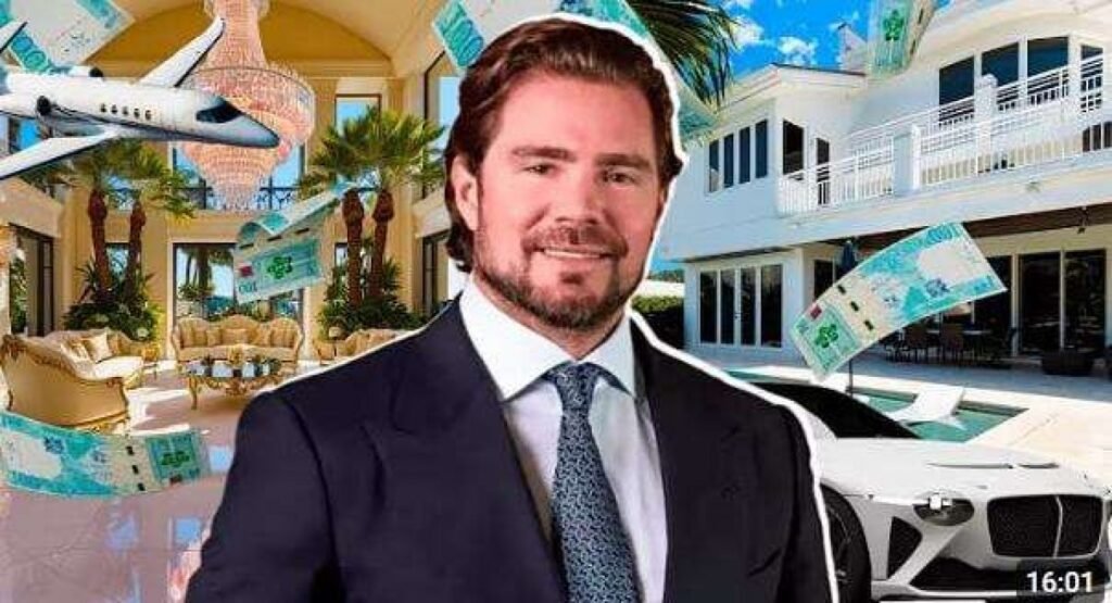 Falta pouco para um dos movimentos mais sensíveis envolvendo **Daniel Vorcaro** ganhar forma definitiva. O que está prestes a ser fechado? Segundo as informações disponíveis, o ex-banqueiro está na reta final de um acordo de **delação premiada**, com previsão de conclusão já na próxima semana. Mas por que esse avanço chama tanta atenção? Porque a negociação não aparece como algo periférico ou indefinido. Ela surge acompanhada de dois pontos que elevam o peso do caso: a busca por **imunidade para familiares** e o compromisso de **explicar tudo**. Isso muda o alcance do acordo? Ao menos pelas informações divulgadas, indica que a colaboração pretendida não seria limitada a um aspecto isolado. E o que Vorcaro deve admitir nesse acordo? A informação é de que ele deve reconhecer **lavagem de dinheiro**. Isso significa que ele aceitará todas as acusações? Não. Ao mesmo tempo em que deve admitir esse ponto, a indicação é de que pretende **negar envolvimento em organização criminosa**. Essa combinação chama atenção justamente por delimitar o que ele estaria disposto a assumir e o que pretende contestar. O que ele promete entregar em troca? Vorcaro estaria garantindo que, em sua delação, vai fornecer **todos os detalhes** sobre como funcionam os chamados **“esquemas” dentro do mercado financeiro brasileiro**. Que detalhes seriam esses? O material divulgado não especifica nomes, operações ou datas, mas afirma que a proposta da colaboração é explicar o funcionamento desses mecanismos. E há algo além do relato verbal? Sim. A defesa de Vorcaro pretende apresentar **mensagens** que citam **autoridades**, incluindo **ministros do Supremo Tribunal Federal (STF)**. Isso significa que houve crime por parte das pessoas mencionadas? Não é isso que foi afirmado. O que se sabe é que essas mensagens devem ser entregues e que a **Polícia Federal** deverá avaliar se nelas existem **indícios de crime**. Por que essa etapa da avaliação é importante? Porque a simples menção a autoridades não equivale, por si só, à confirmação de irregularidade. O que haverá, segundo as informações disponíveis, é uma análise por parte da Polícia Federal para verificar o conteúdo dessas mensagens e identificar se há elementos que justifiquem avanço investigativo. Então o que está realmente em jogo agora? De um lado, o fechamento iminente da **delação premiada**. De outro, o conteúdo que poderá ser formalizado nesse acordo: a admissão de **lavagem de dinheiro**, a negativa de participação em **organização criminosa**, a tentativa de assegurar **imunidade para familiares**, a promessa de detalhar os **esquemas do mercado financeiro brasileiro** e a entrega de **mensagens** que mencionam **autoridades** e **ministros do STF**. Quando isso deve acontecer? A previsão informada é objetiva: **na próxima semana**. É justamente esse prazo curto que coloca o caso em estado de expectativa. O acordo já está concluído? Ainda não. O que foi informado é que ele está na **reta final** e deve ser fechado nesse período. E, afinal, o que se sabe de forma completa até aqui? Sabe-se que **Daniel Vorcaro** está na fase final de negociação de uma **delação premiada** que deve ser concluída **na próxima semana**; que ele busca **imunidade para familiares** e se compromete a **explicar tudo**; que deve admitir **lavagem de dinheiro**, mas negar participação em **organização criminosa**; que promete detalhar como funcionam os **“esquemas” dentro do mercado financeiro brasileiro**; e que sua defesa pretende apresentar **mensagens** citando **autoridades**, entre elas **ministros do STF**, cabendo à **Polícia Federal** avaliar se há **indícios de crime** nesse material.