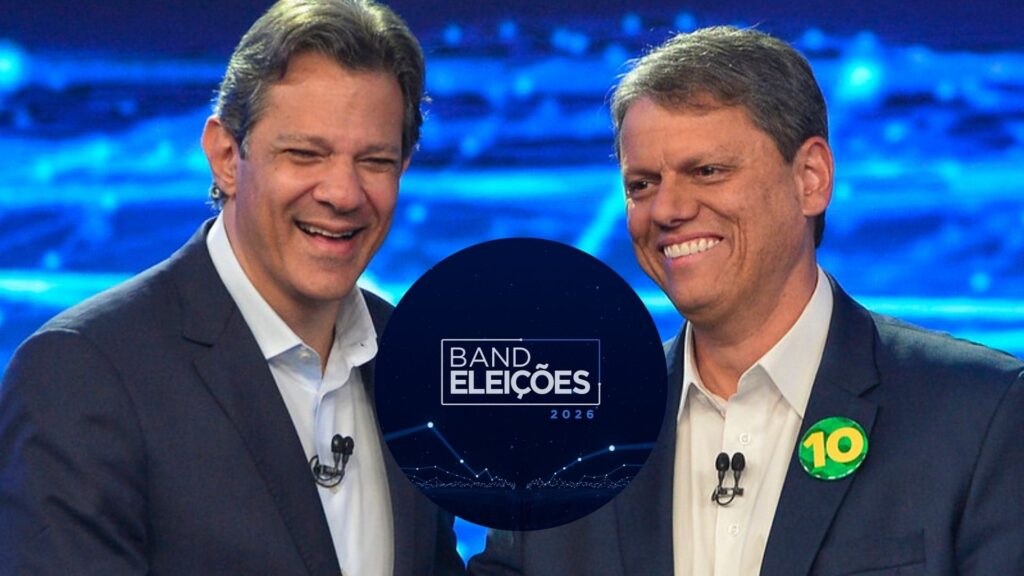 Todo mundo já percebeu como, em ano eleitoral, a tal “neutralidade” da grande mídia sempre aparece do mesmo lado. O discurso é bonito, fala em democracia, transparência, debate de ideias. Mas, na prática, o que o brasileiro cansado vê é um palco cuidadosamente montado onde a esquerda quase sempre entra em vantagem. Quem controla o microfone, o tempo de fala, a ordem das perguntas e até o clima do estúdio tem muito mais poder do que parece. E quando esse poder se junta a jornalistas escolhidos a dedo e a parcerias com gigantes da tecnologia, o eleitor conservador sabe que precisa ficar com o pé atrás. Por que tanto controle do tempo? A Band definiu blocos e minutagem rígidos, o que pode influenciar diretamente quem consegue se explicar melhor ou fugir de temas incômodos. Quem escolhe as perguntas sensíveis? As perguntas serão feitas por jornalistas da própria emissora, que decidem quais temas entram ou ficam de fora em cada confronto. Google vai influenciar o debate? A parceria com o Google alimentará a cobertura com dados de buscas, o que pode direcionar o foco para assuntos mais convenientes a certas narrativas. Direito de resposta será equilibrado? Um comitê interno de jornalistas e advogados da Band analisará ofensas e decidirá quem ganha tempo extra para responder. Quem ganha com esse modelo hoje? Candidatos alinhados à esquerda podem se beneficiar de um ambiente mais controlado e previsível, com mediação simpática ao discurso progressista. Agora a Band confirma debates em 12 estados e no Distrito Federal, com destaque para São Paulo, onde Fernando Haddad, do PT, enfrenta Tarcísio de Freitas. Tudo embalado como “primeiro grande confronto”, com transmissão em TV aberta, rádio, canais digitais e até “sala digital” monitorando o que o povo pesquisa. No papel, parece plural. Mas, na prática, o risco é virar exatamente o que o brasileiro de direita já conhece: um grande espetáculo onde o sistema se organiza para suavizar o passado do PT, dar vitrine a candidatos de esquerda e tentar enquadrar, mais uma vez, qualquer voz conservadora que ouse sair do script.