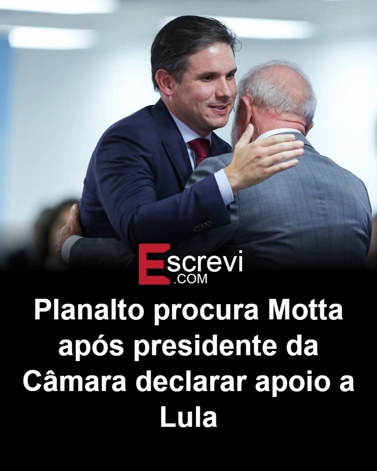 Quem ainda acredita em “independência” entre poderes precisa olhar com calma para os movimentos em Brasília. Sempre que o governo Lula leva susto no Congresso, logo aparece um novo gesto de “apoio”, curiosamente vindo de quem deveria fiscalizar o Planalto, não se ajoelhar diante dele. Dessa vez, o protagonista é o presidente da Câmara, Hugo Motta, do Republicanos, partido que vive dizendo ser de oposição responsável, conservador, moderado. De oposição, só no discurso. Na prática, o que vale é o velho toma-lá-dá-cá que a esquerda sempre fingiu combater. Ninguém esperava isso de quem? Hugo Motta, presidente da Câmara, que agora declara apoio à reeleição de Lula em 2026, mesmo sabendo de todo o histórico do PT, da gastança, das derrotas fiscais e da pressão sobre o Congresso para aprovar mais despesas. Por que esse apoio agora? Porque Lula ainda tem força eleitoral na Paraíba, e Hugo Motta enxerga nisso um trampolim para os planos da própria família. O objetivo é claro: eleger o pai, Nabor Wanderley, senador em 2026, disputando espaço com outro aliado de Lula no estado. Ou seja, briga de aliados pelo mesmo guarda-chuva petista. Quem ganha com esse acordão silencioso? Lula ganha mais um aliado estratégico na Câmara. Hugo Motta tenta garantir o apoio do Planalto para se manter presidente da Casa em 2027. E o contribuinte? Esse continua pagando a conta de um sistema que se vende como democrático, mas funciona na base da conveniência. Isso é independência dos poderes? Não. É alinhamento político calculado, onde o interesse regional e familiar fala mais alto que qualquer compromisso com conservadorismo, responsabilidade fiscal ou equilíbrio institucional. Até quando a direita será usada como rótulo de campanha, enquanto, nos bastidores, líderes correm para o colo do PT em troca de proteção, cargos e projetos pessoais? O recado está dado: quem deveria segurar Lula, agora corre para ajudá-lo a se reeleger.