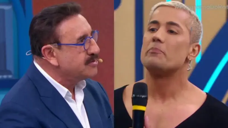 No meio de um quadro sobre cirurgia plástica, em plena TV aberta, Ratinho olhou para o sertanejo Tiago Piquilo e disparou, sem filtro: “Você pintou o cabelo? Meu Deus… Você tá com uma cara de viado”. O comentário, feito ao vivo no Programa do Ratinho, caiu como bomba nas redes e reacendeu o debate sobre até onde a televisão brasileira vai em nome do “humor”. Não foi um escorregão isolado. O próprio histórico recente do apresentador mostra que esse tipo de fala virou rotina, não exceção. Em maio, ele já tinha reclamado de cenas de afeto entre pessoas do mesmo sexo em novelas, dizendo que “quando vejo dois homens se beijando, eu já fico preocupado” e que “no meu tempo, que o negócio funcionava, não tinha muito isso”. Agora, em agosto, volta a atacar com piada de gosto duvidoso em cima de um convidado, diante de milhões de telespectadores. Por que Ratinho insiste nessas falas? Porque ele vem repetindo o mesmo discurso, apostando na polêmica como marca pessoal e sabendo que isso gera repercussão, audiência e debate nas redes. Até quando o SBT vai bancar? Enquanto o programa seguir dando retorno comercial e audiência, a emissora tende a relevar, mesmo com desgaste de imagem e pressão pública crescente. A situação fica ainda mais delicada quando se lembra que, em março, Ratinho também atacou a deputada federal Erika Hilton (PSOL-SP), ao criticar o fato de uma mulher trans assumir a presidência da Comissão de Defesa dos Direitos da Mulher na Câmara. Na ocasião, ele afirmou que “ela não é mulher, ela é trans” e que “mulher pra ser mulher tem que ter útero, tem que menstruar”. Ou seja: não é um caso isolado, é uma linha de pensamento que se repete. Isso é só opinião pessoal dele? É opinião, mas dita de um dos maiores palcos da TV, com peso político, cultural e comercial, o que amplia o impacto e a responsabilidade do que é falado. O contraste é gritante: enquanto parte da mídia e da esquerda cobra “tolerância” e “respeito” em tudo, quando a polêmica vem de um ícone popular como Ratinho, o tratamento costuma ser bem mais cuidadoso. Fala-se em “polêmica”, “declaração controversa”, mas raramente se vê a mesma fúria que aparece quando o alvo é alguém da direita política tradicional. Por que a reação parece seletiva? Porque muitos formadores de opinião evitam bater de frente com figuras populares de massa, temendo rejeição do público e perda de audiência, e preferem concentrar ataques em alvos políticos mais óbvios. Ratinho, por sua vez, sempre se vendeu como a voz do “povão”, do discurso direto, sem frescura, sem patrulha. E é justamente aí que mora a contradição: até que ponto “falar o que pensa” justifica humilhar ou rotular alguém ao vivo, usando termos que boa parte da sociedade já não aceita mais? Isso ainda é visto como humor? Para uma parcela do público, sim, mas cresce o número de pessoas que enxerga esse tipo de fala como desrespeito, não como piada inocente. O SBT, que construiu sua imagem em cima de entretenimento familiar, fica numa encruzilhada. De um lado, tem um dos apresentadores mais antigos e lucrativos da casa, com mais de 25 anos de programa no ar. Do outro, uma pressão cada vez maior por responsabilidade no que é dito em rede nacional. O SBT vai punir o apresentador? Até agora, não há notícia de punição concreta. Historicamente, a emissora costuma contornar crises com notas brandas ou silêncio, apostando no esquecimento do público. Enquanto isso, o público se divide: há quem defenda Ratinho em nome da “liberdade de expressão” e há quem cobre limites claros para ataques pessoais e comentários considerados homofóbicos ou transfóbicos. O fato é que, a cada nova fala, a conta vai chegando — para ele e para a emissora. Qual o impacto para a imagem dele? A curto prazo, ele mantém relevância e repercussão. A longo prazo, acumula um rastro de polêmicas que pode pesar em contratos, parcerias e na própria permanência no ar. E o que isso revela sobre a TV brasileira? Revela que ainda há um abismo entre o discurso de respeito e a prática diária em programas populares, onde o improviso e a busca por audiência muitas vezes atropelam qualquer cuidado. No fim, fica a pergunta que muita gente já está fazendo em casa: até quando a televisão vai tratar esse tipo de comentário como “normal”, só porque vem de um veterano querido do público? A pressão pode derrubar o programa? Não há sinal imediato disso, mas, se as polêmicas continuarem se acumulando e atingirem anunciantes, o cenário pode mudar rapidamente. O jogo pode virar contra Ratinho? Se o desgaste de imagem superar o retorno de audiência, a própria emissora pode ser forçada a rever a blindagem histórica em torno do apresentador.
