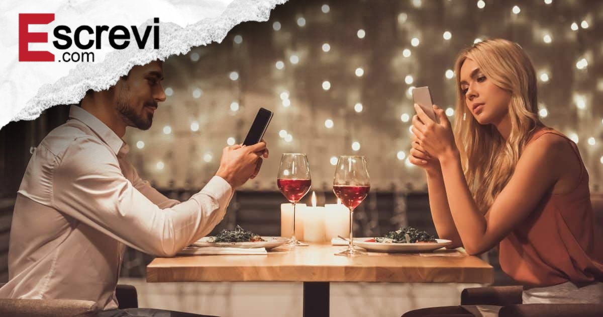 3 Sinais claros de que a pessoa não está interessada em você, segundo a linguagem corporal imagem principal