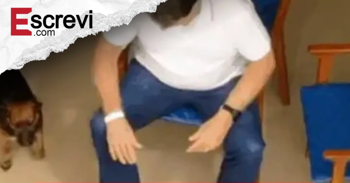 Após alta, Bolsonaro é flagrado em sua casa imagem principal