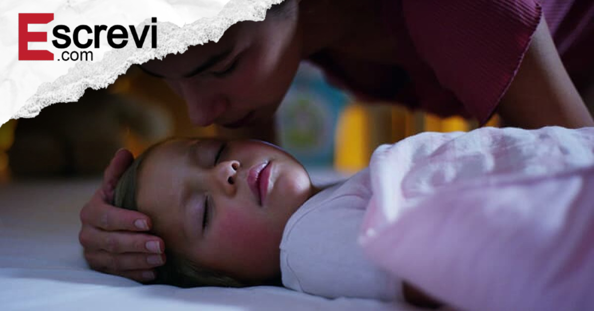 Deitar-se com seu filho na hora dele dormir não é um “mau hábito”, é uma bênção! imagem principal