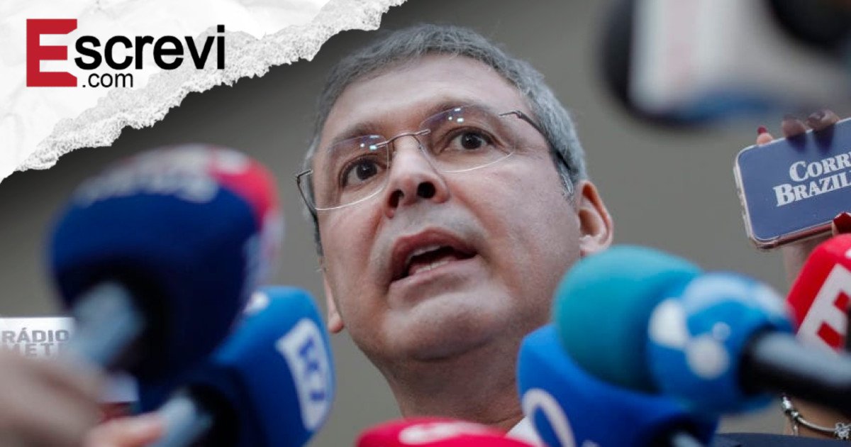 Lindbergh pede a Moraes que Bolsonaro volte para a Papudinha imagem principal