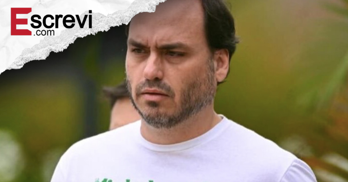 “Me deparei com ele apagado na cadeira”, diz Carluxo sobre Bolsonaro imagem principal