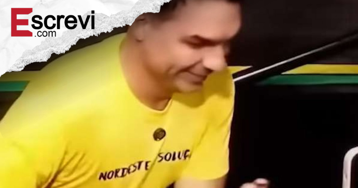 No Nordeste, Flávio rouba a cena com camiseta impactante com recado claro sobre o futuro do país imagem principal