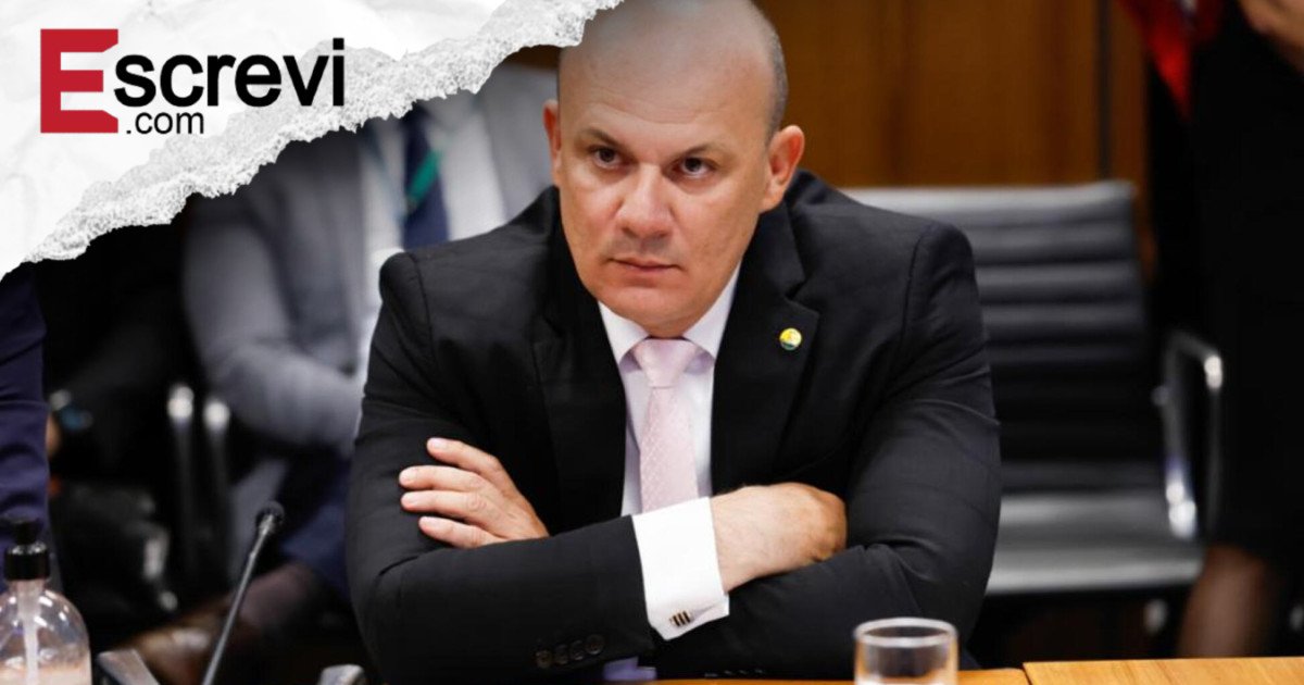 Oposição denuncia Dino por interferência em investigação da CPMI do INSS imagem principal